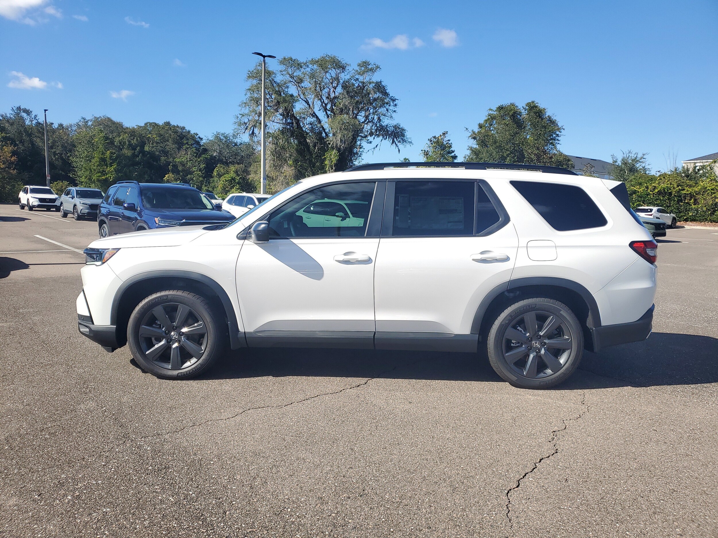 2025 Honda Pilot Sport photo 2