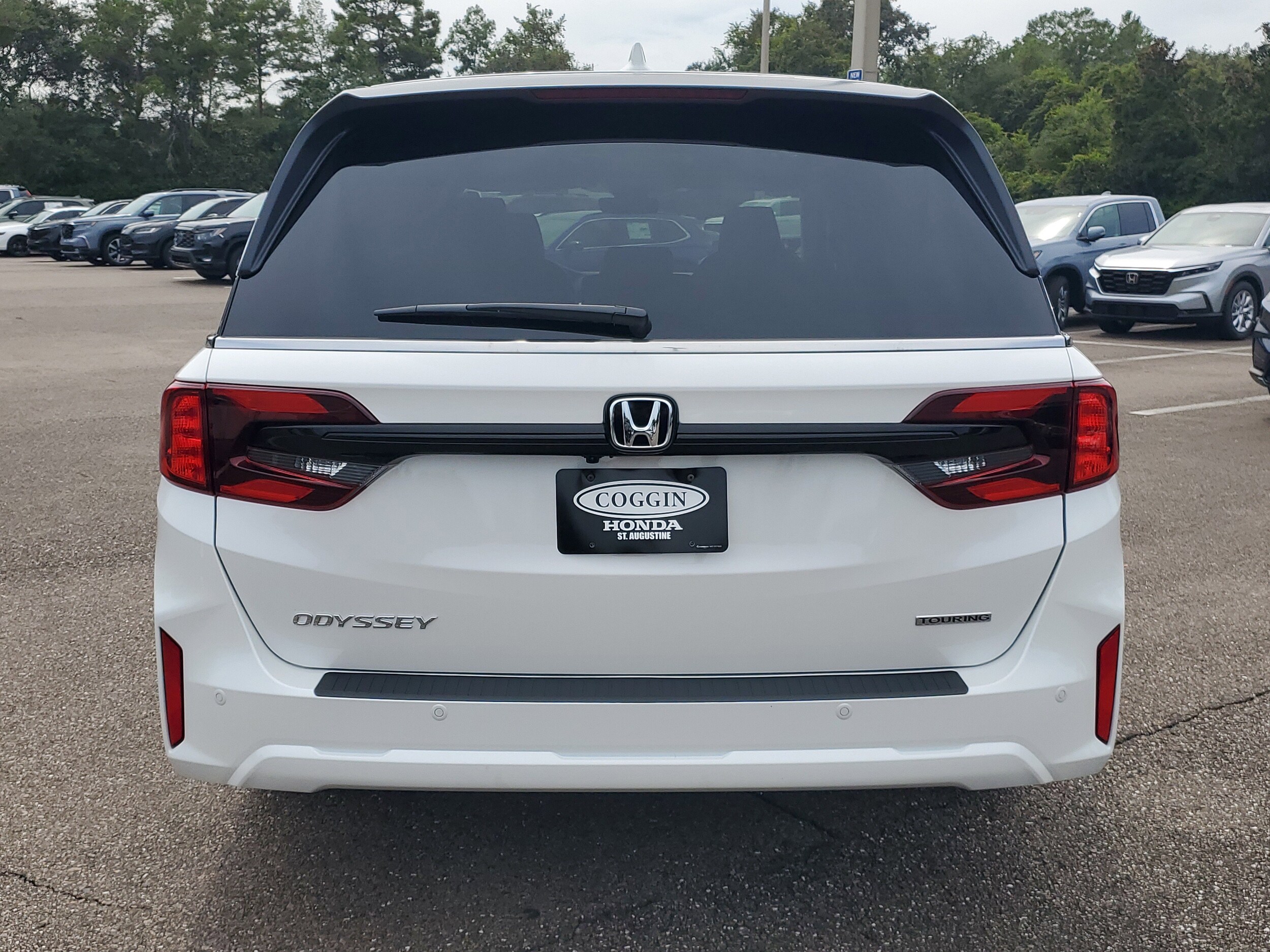 2026 Honda Odyssey Touring photo 2