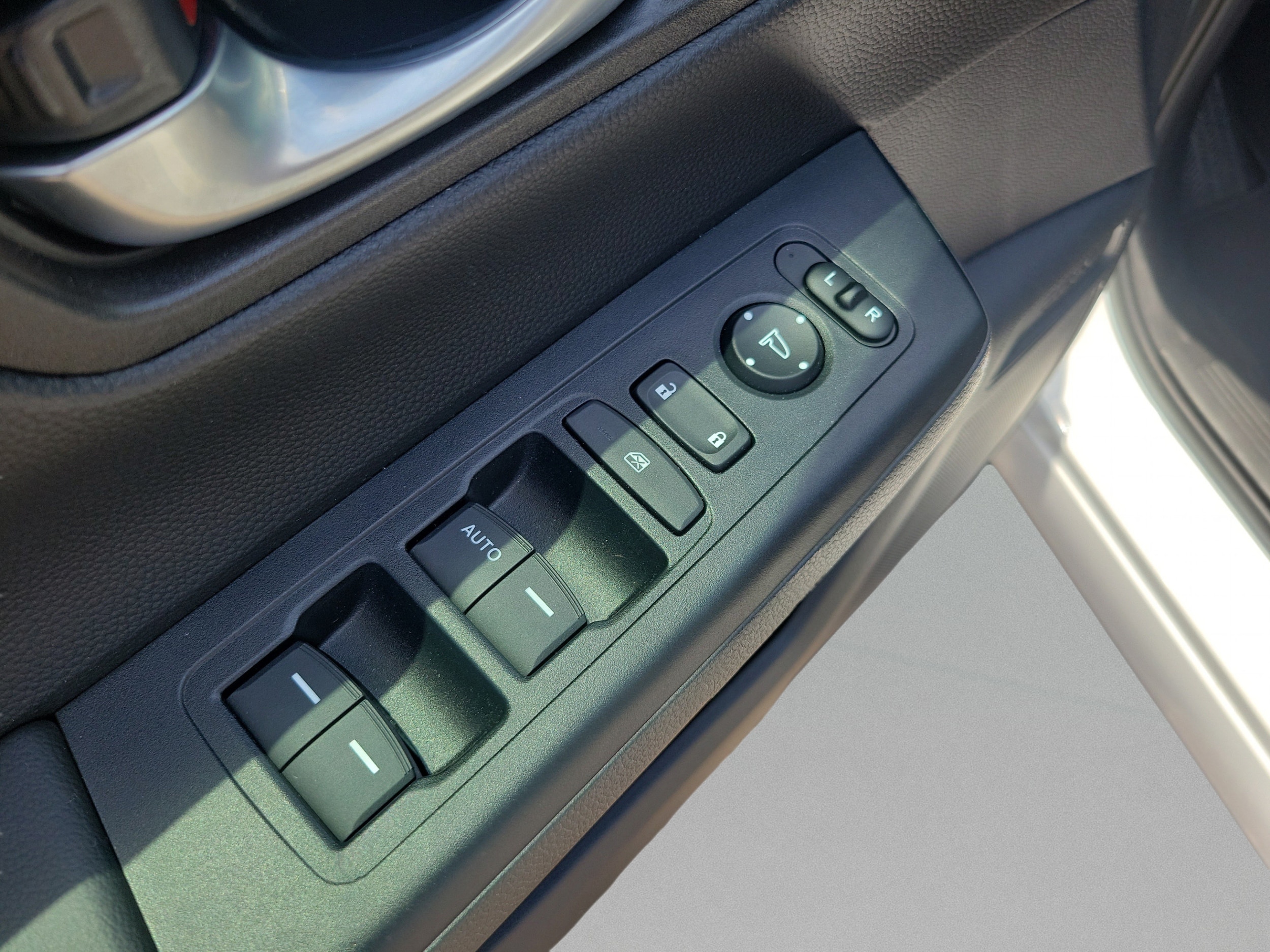 2023 Honda CR-V LX - Photo 24