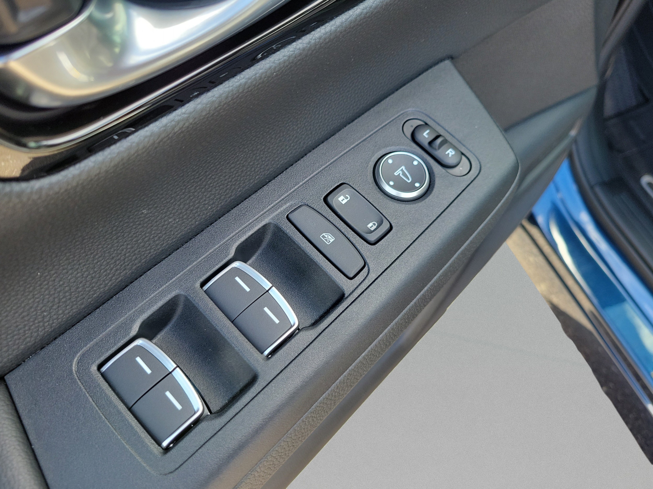 2025 Honda CR-V EX-L - Photo 25