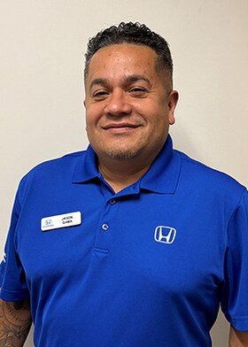 Staff member Jason Gama from b054bfc62015