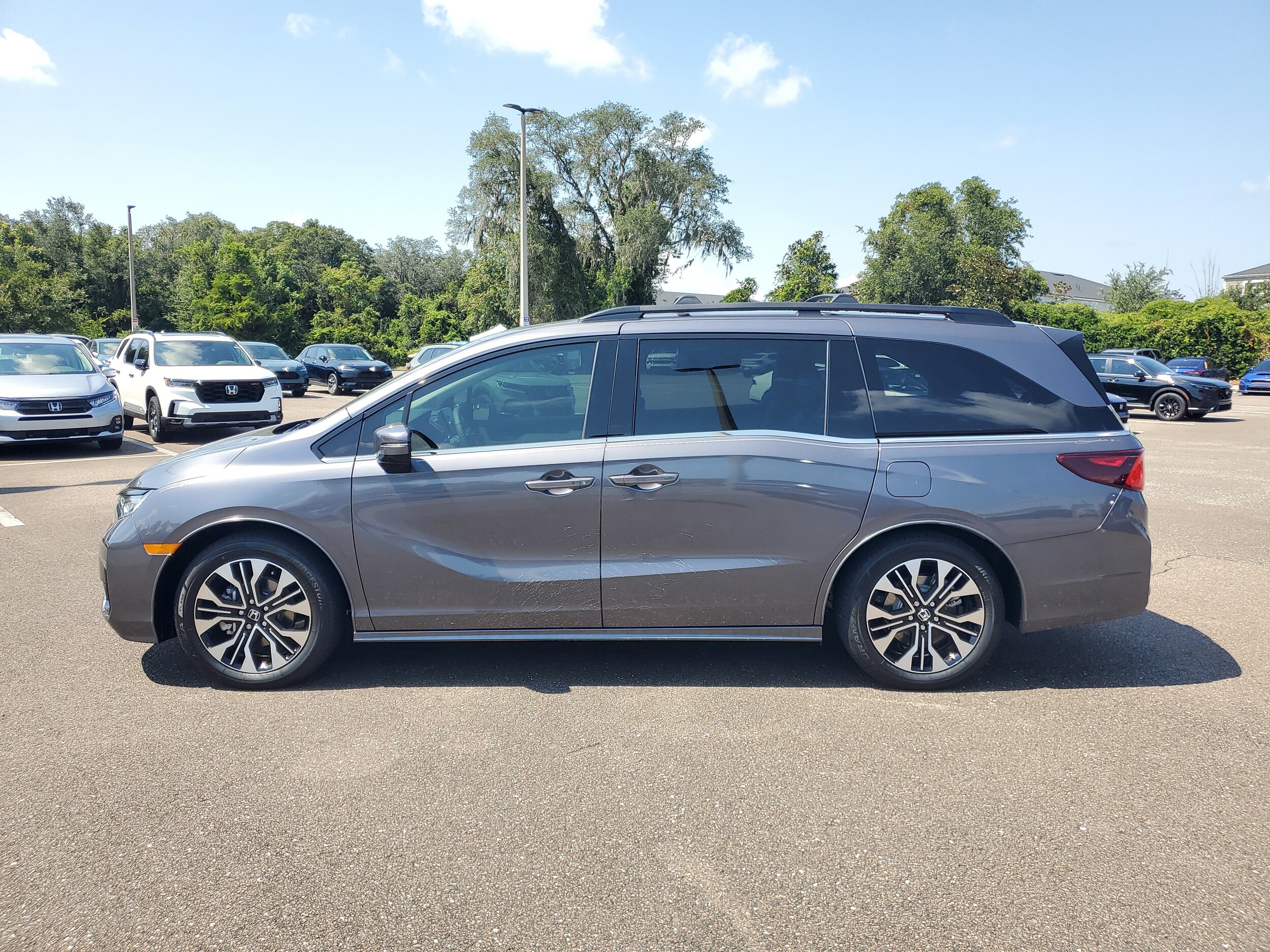 2026 Honda Odyssey Elite photo 2