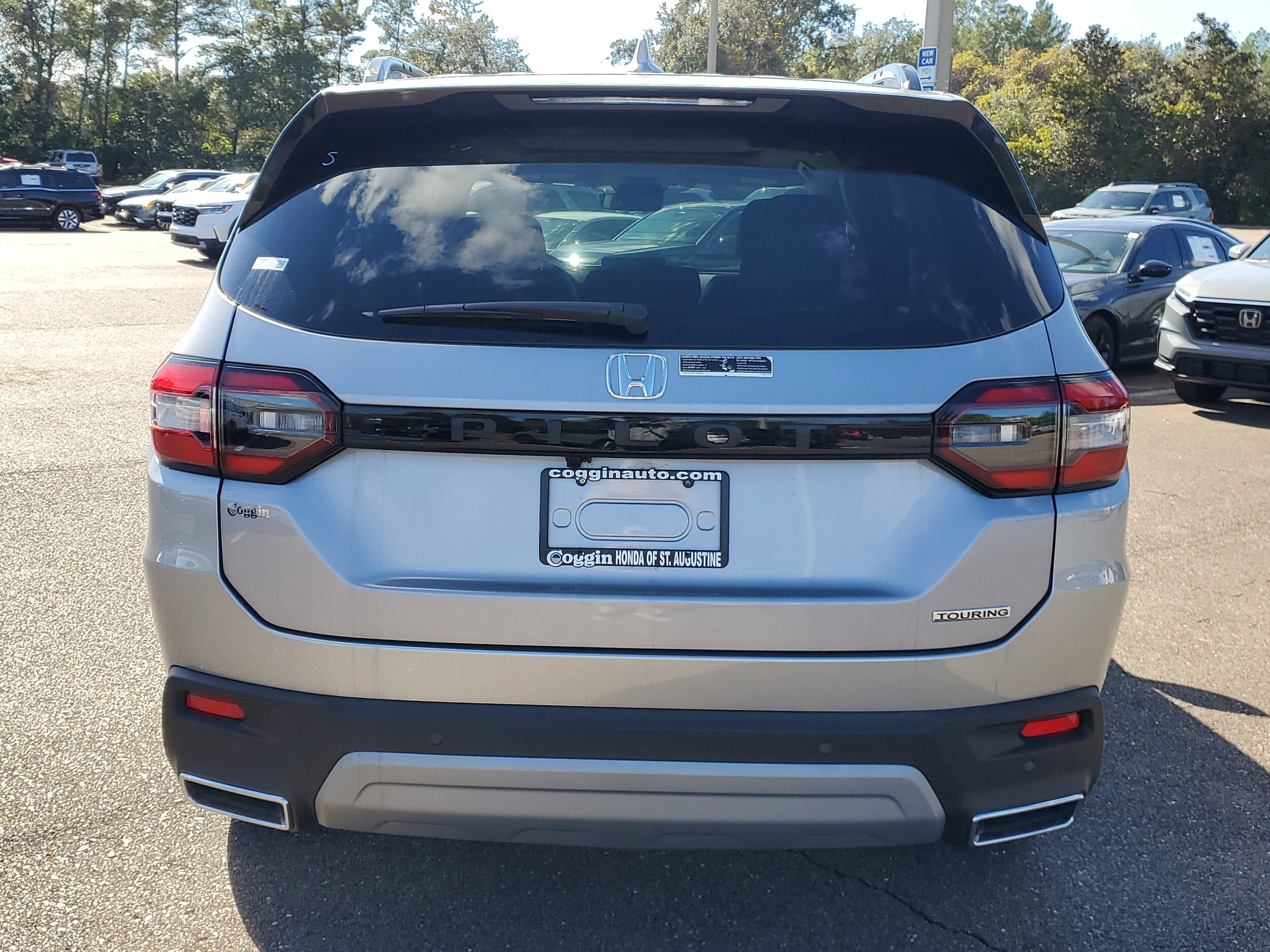 2025 Honda Pilot Touring photo 2