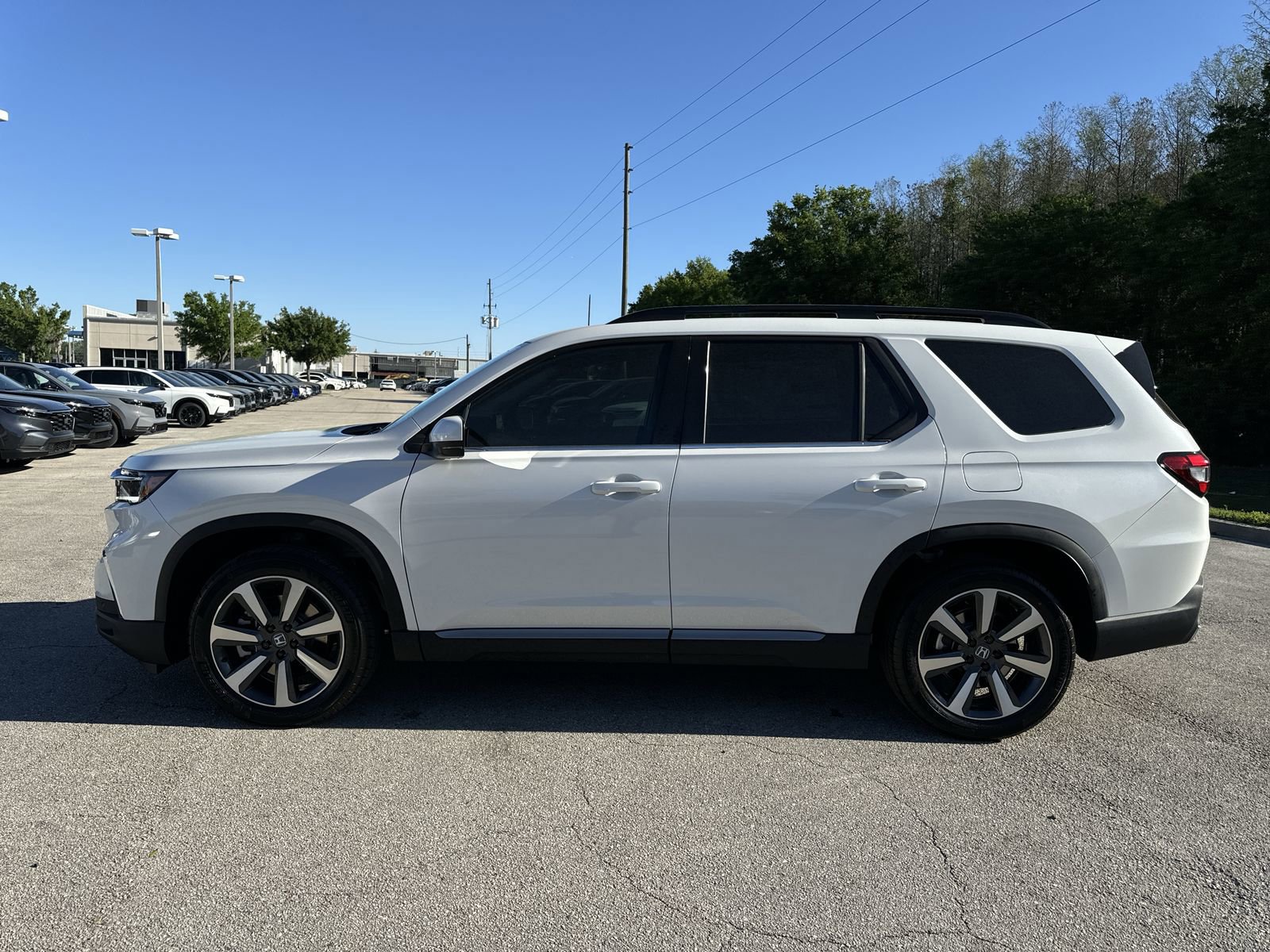 2025 Honda Pilot Touring photo 3