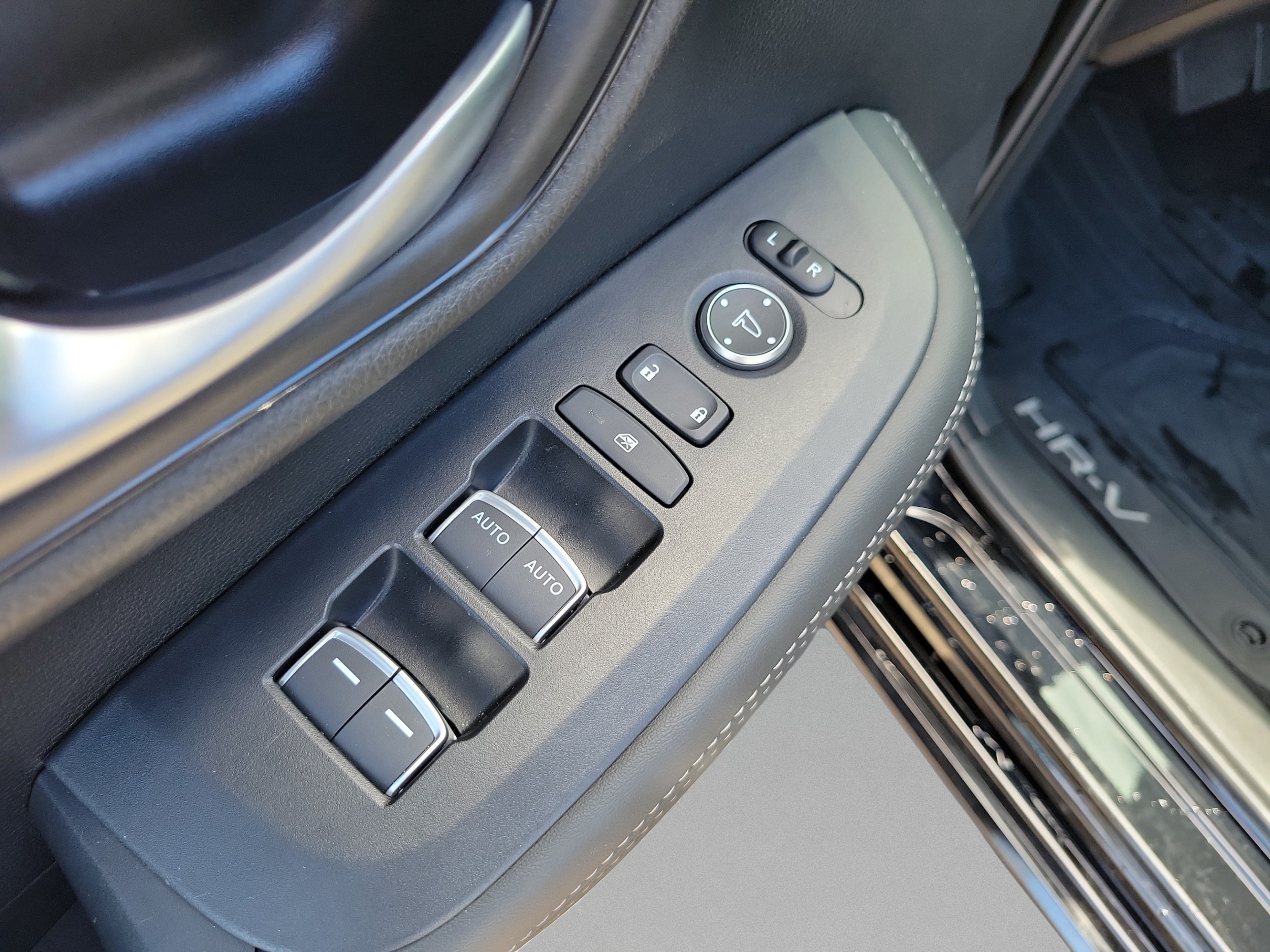 2026 Honda HR-V EX-L - Photo 25