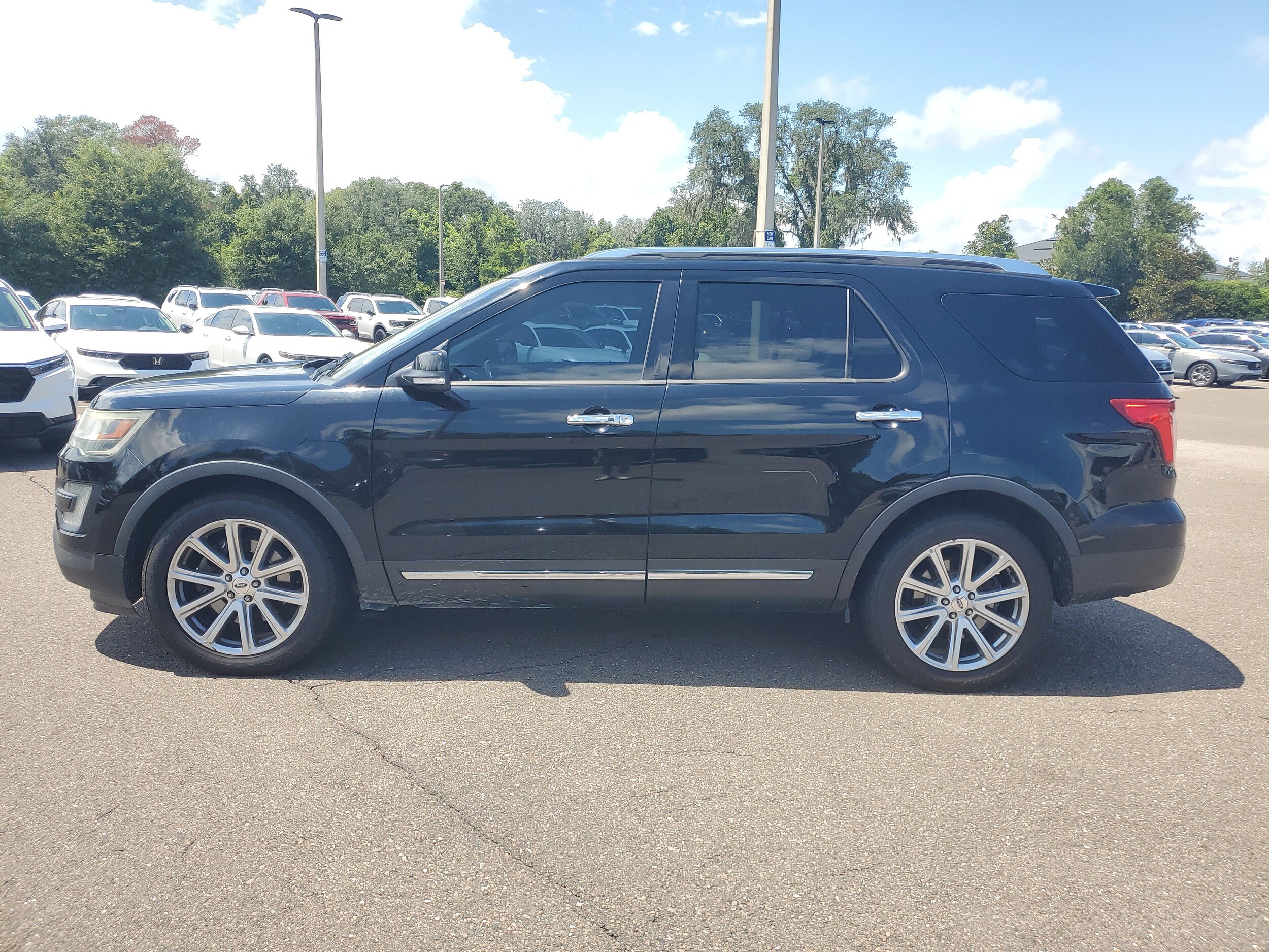 2016 Ford Explorer Limited photo 3