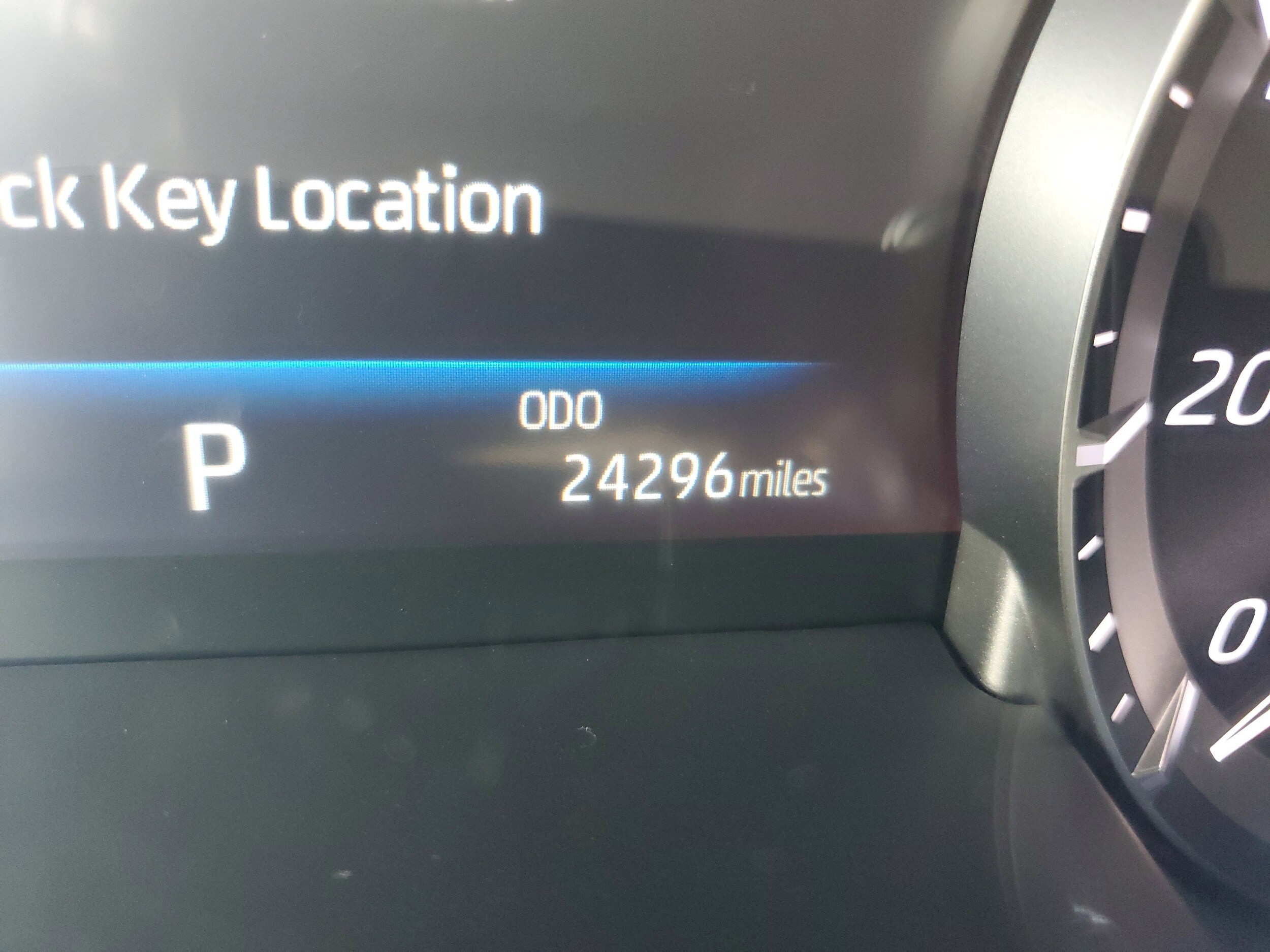 2023 Toyota Highlander L photo 3