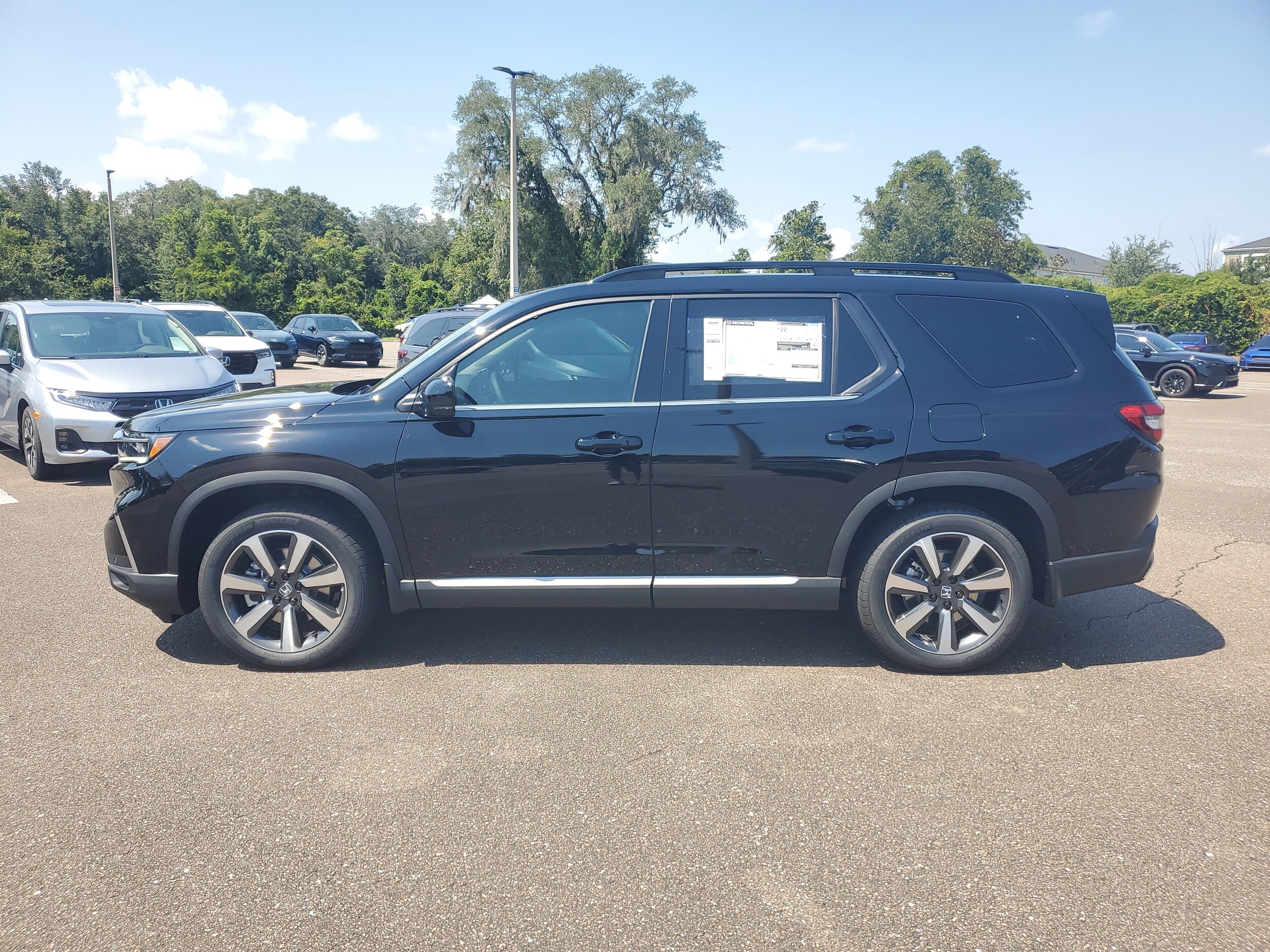 2025 Honda Pilot Touring photo 2