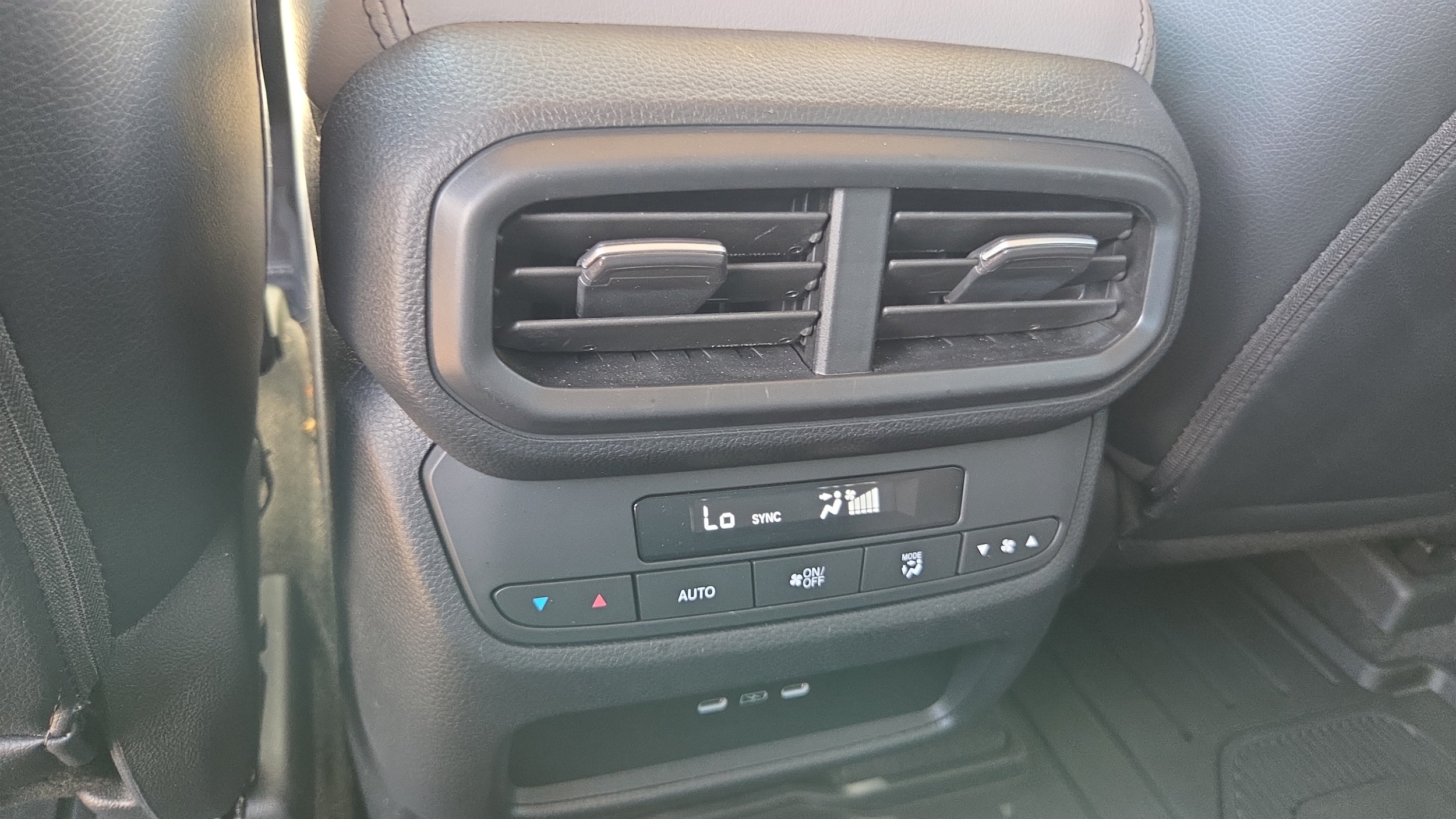 2025 Honda Pilot EX-L - Photo 14