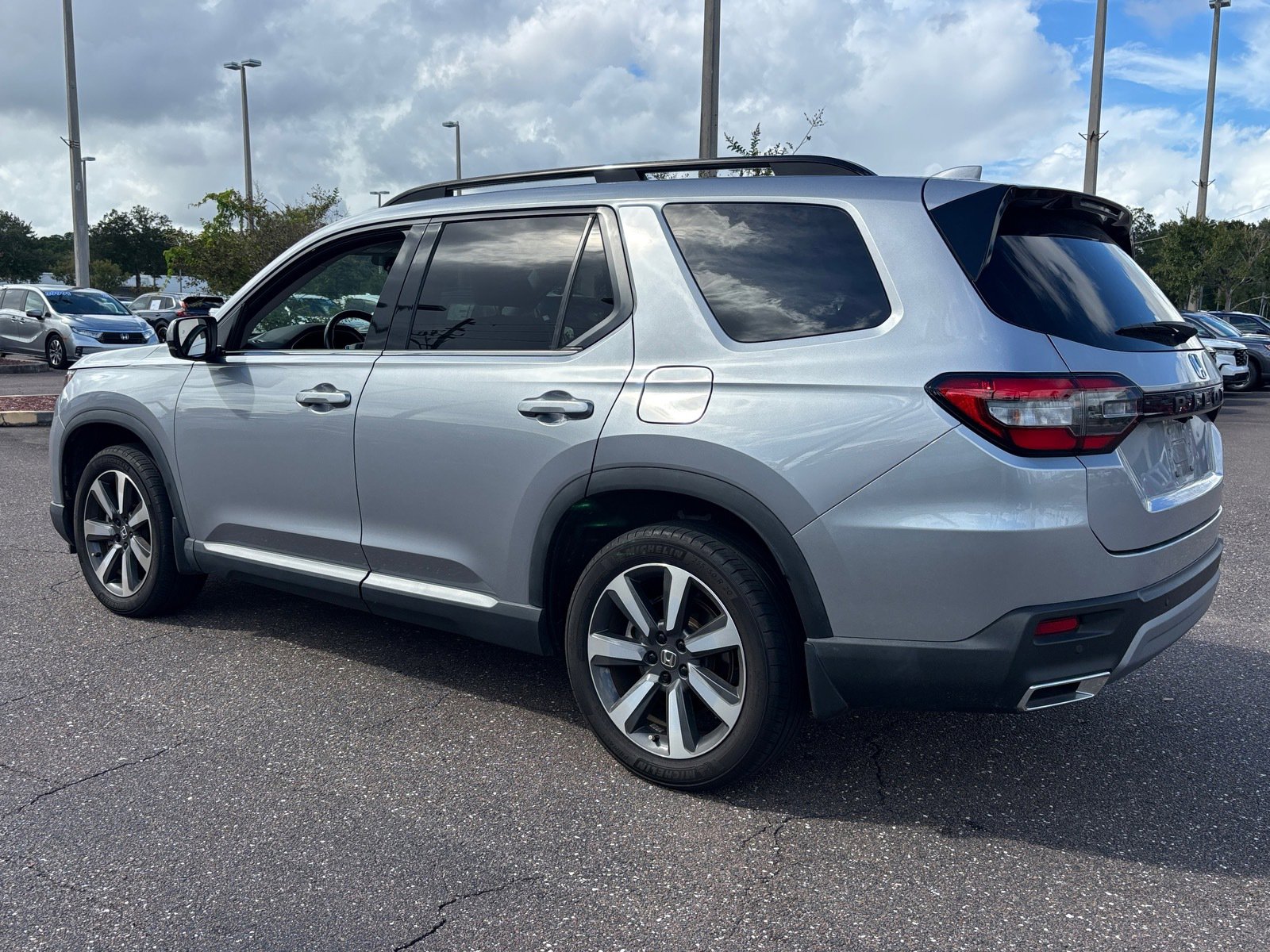 2023 Honda Pilot Touring photo 3