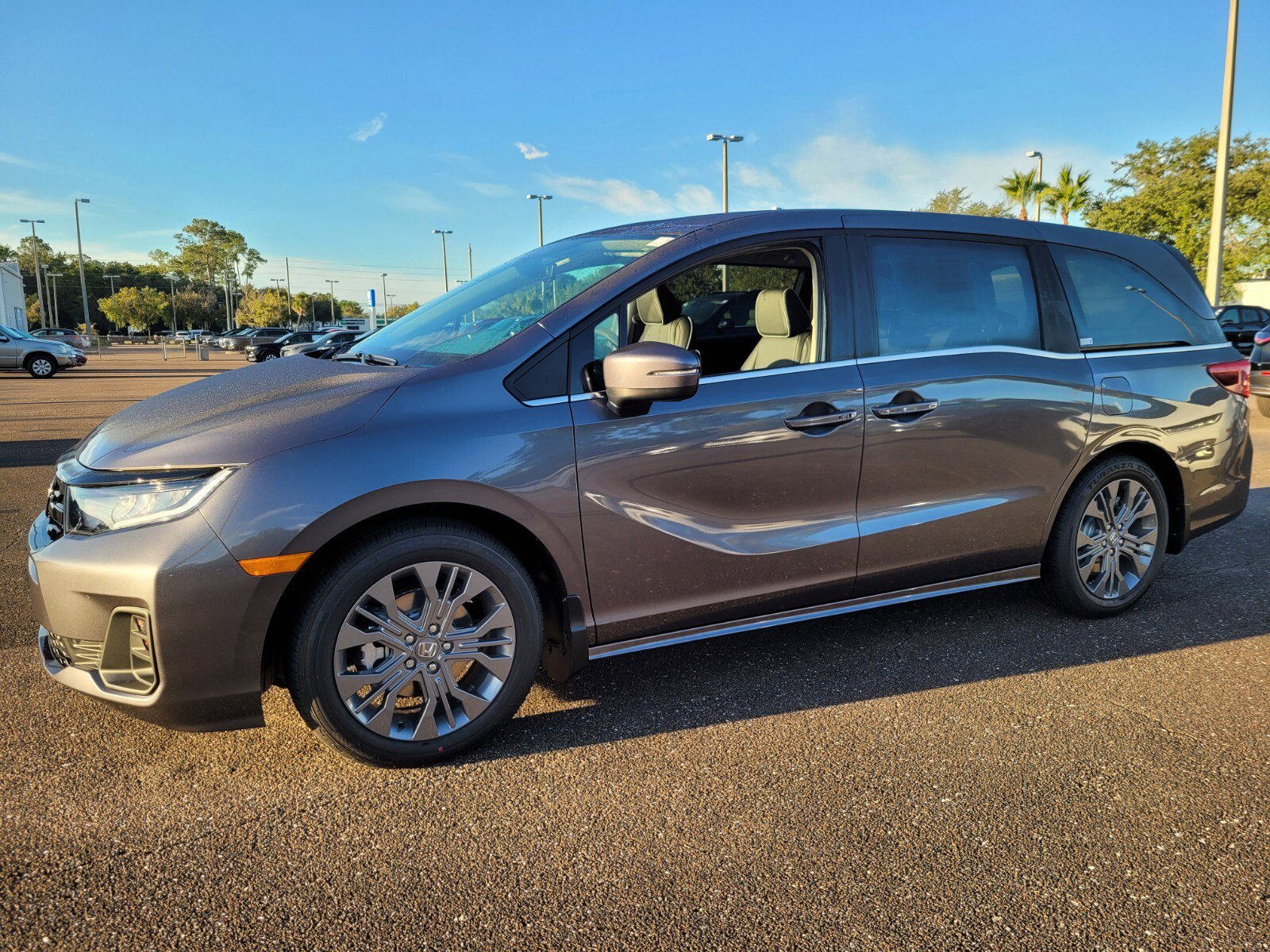 2026 Honda Odyssey Touring photo 2