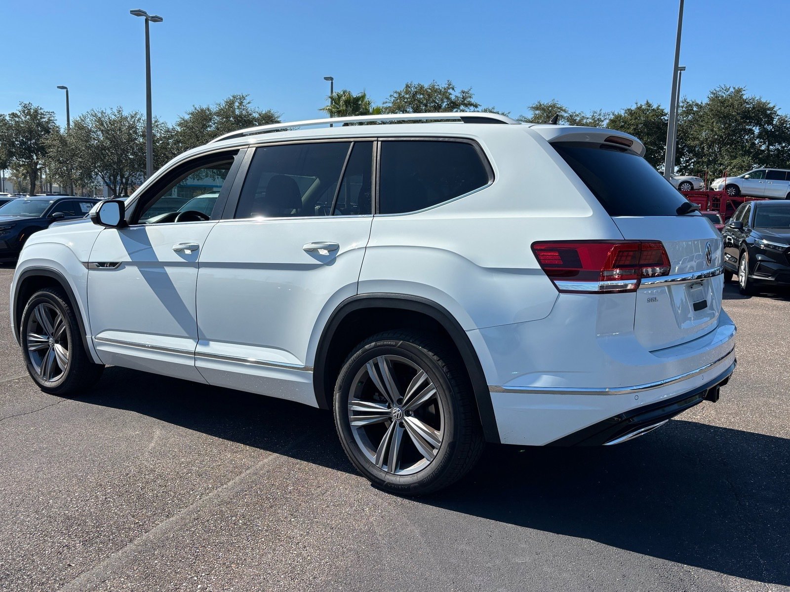 2019 Volkswagen Atlas V6 SEL R-Line photo 2
