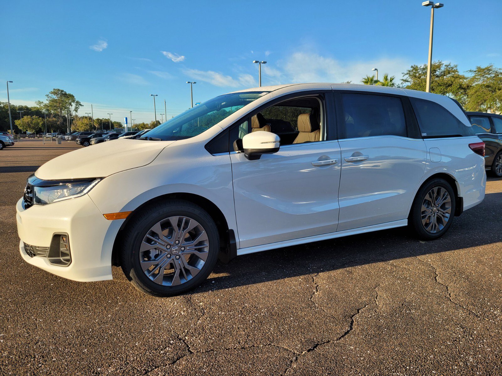 2026 Honda Odyssey Touring photo 3