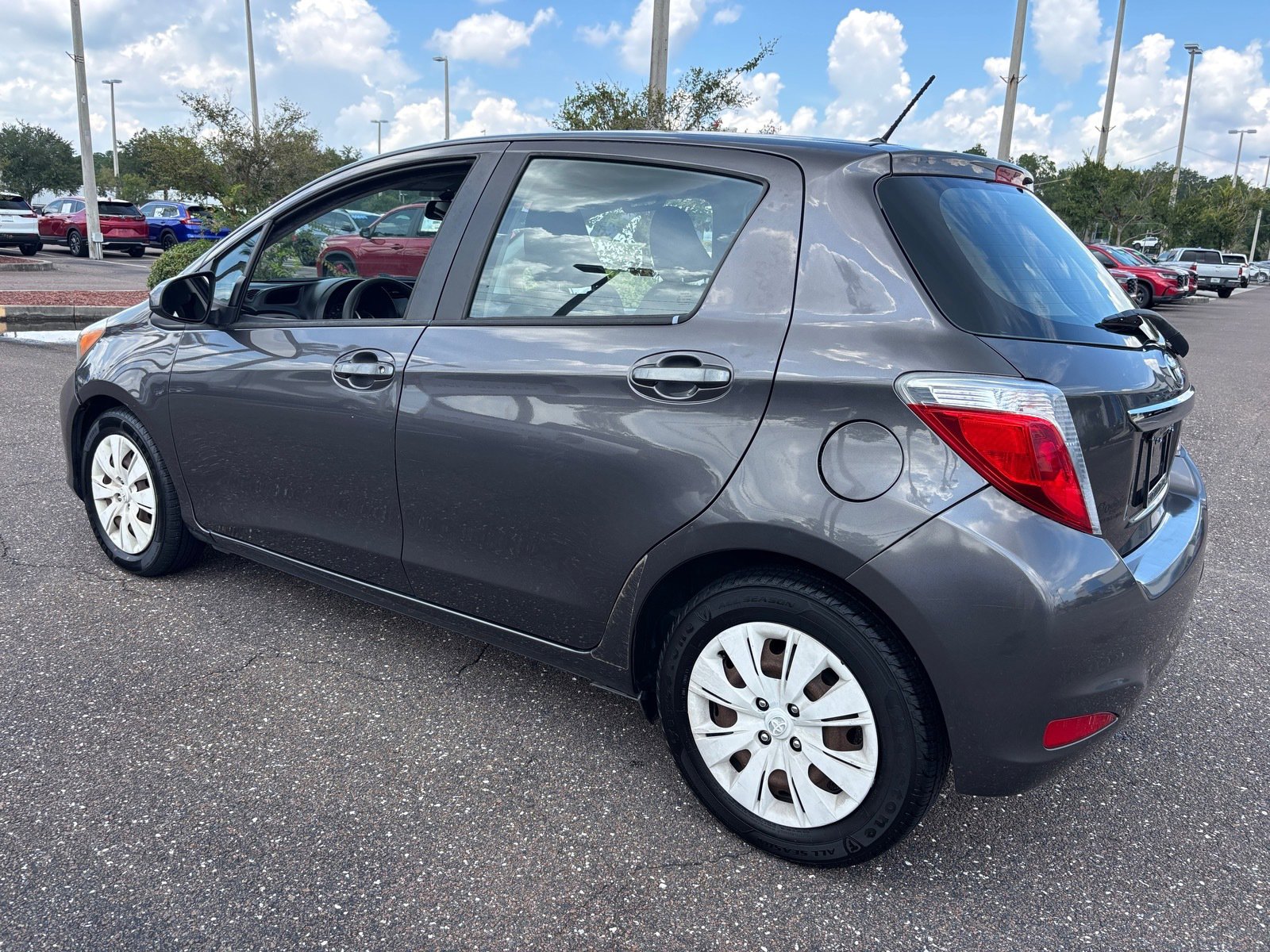 2014 Toyota Yaris L photo 3