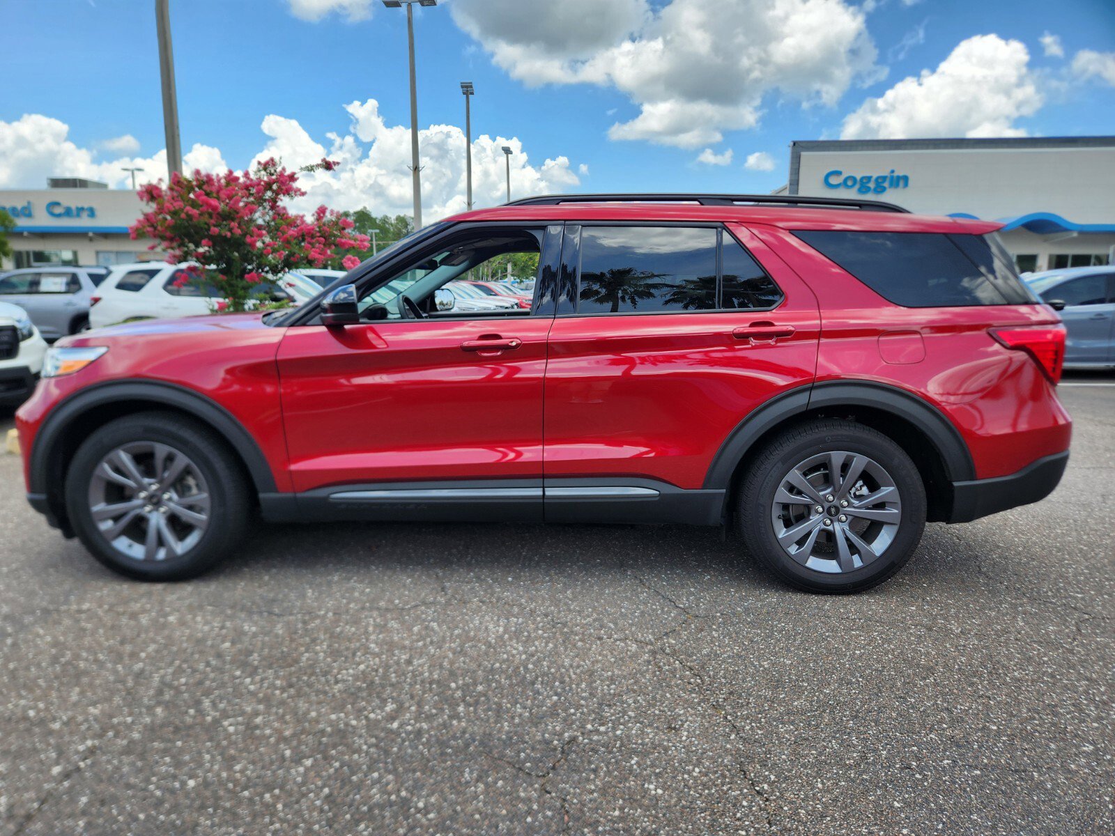 Used 2024 Ford Explorer XLT with VIN 1FMSK7DH9RGA16922 for sale in Jacksonville, FL