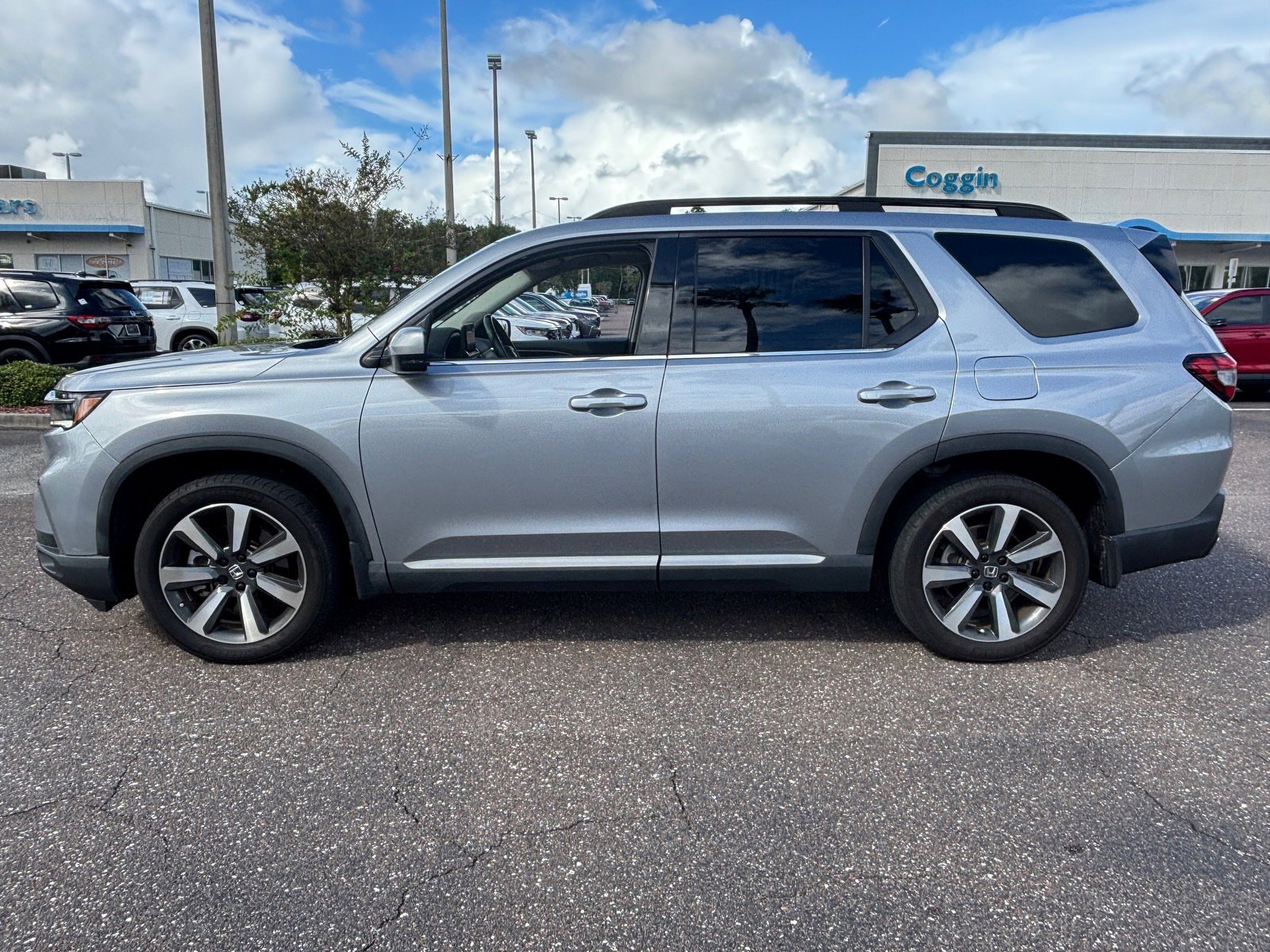 2023 Honda Pilot Touring photo 2