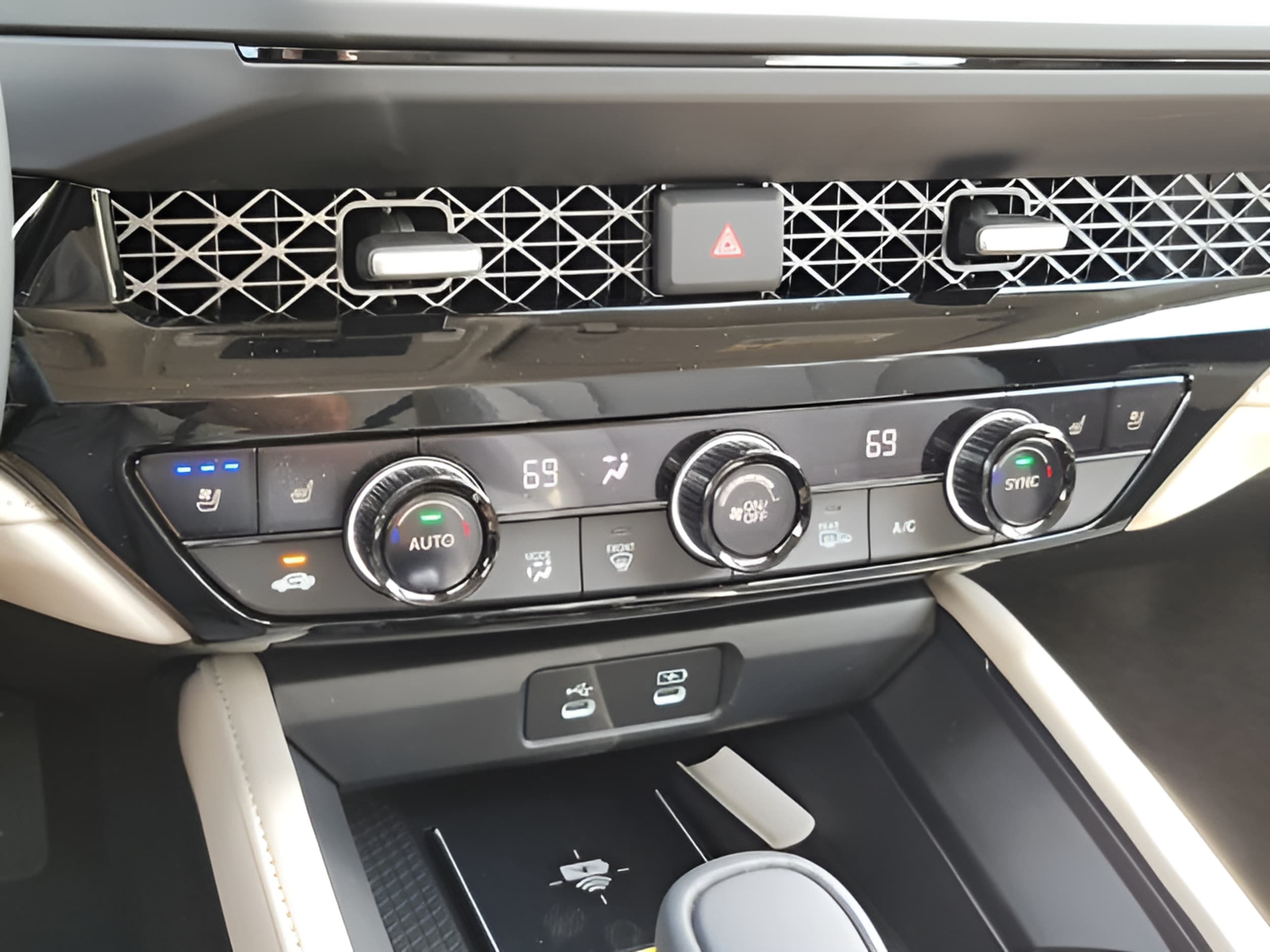 2025 Honda Accord Hybrid Touring - Photo 19