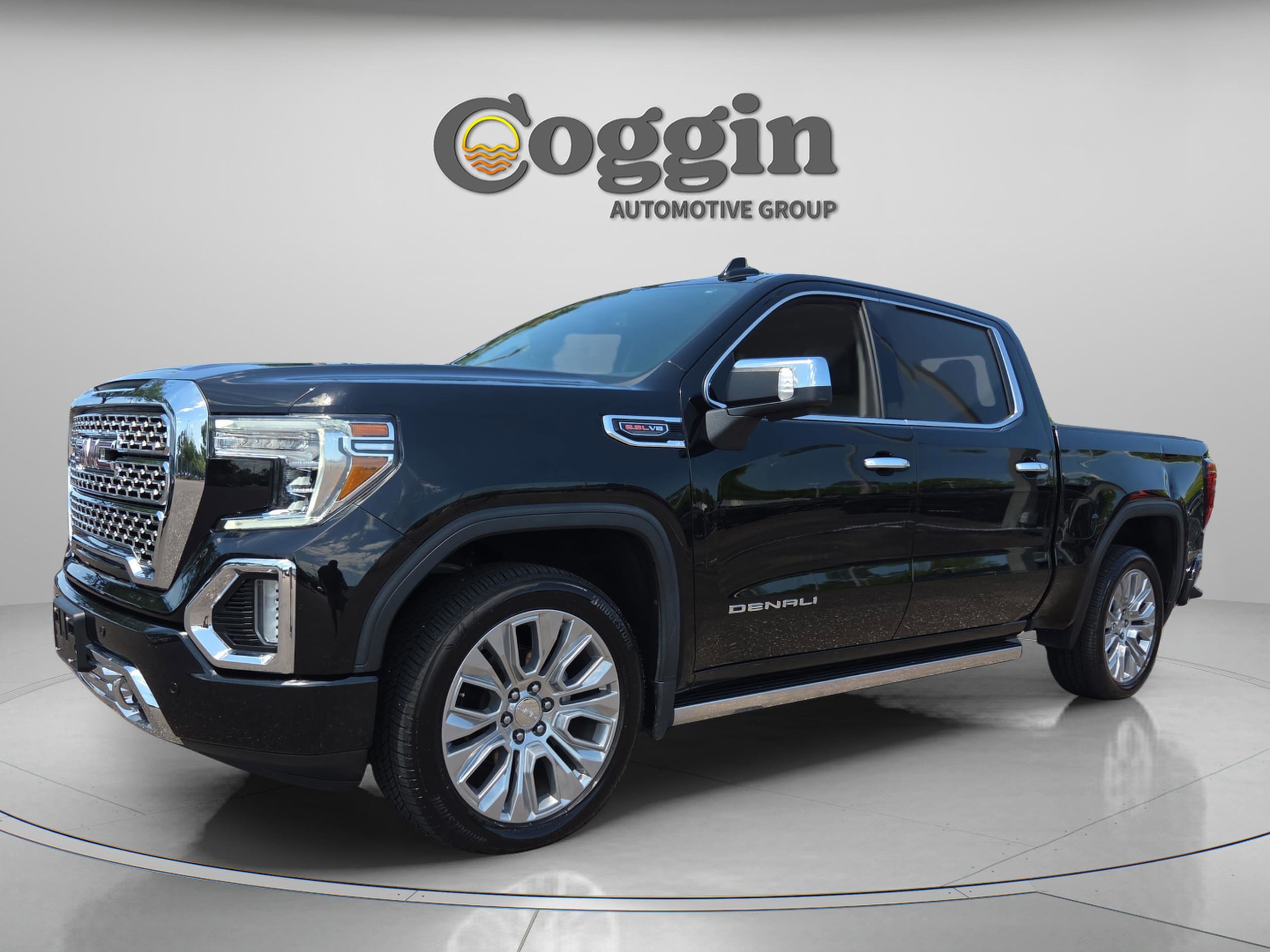 2022 GMC Sierra 4WD Crew Cab Short Box Denali's photo