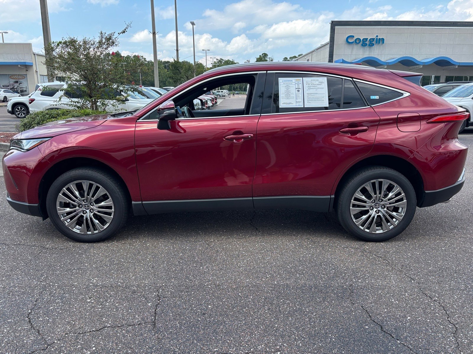 2023 Toyota Venza XLE photo 2