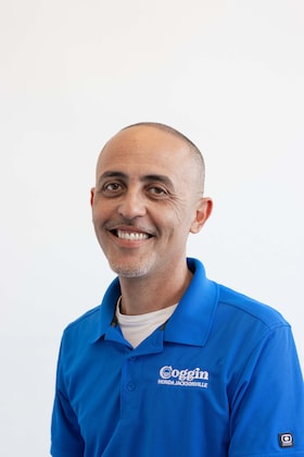 Staff member Michael Hernandez from ID_87c2d8258ac3