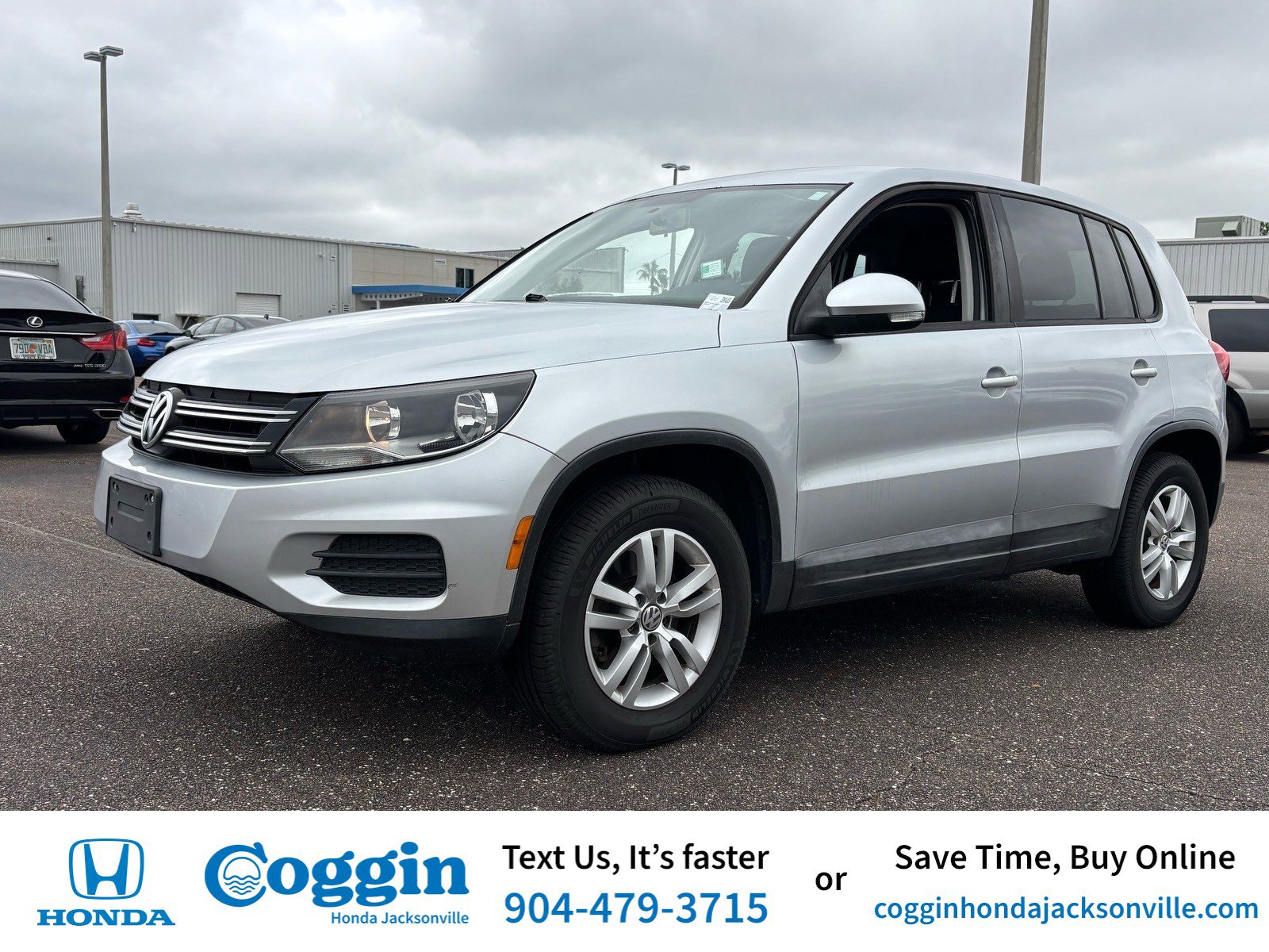 2013 Volkswagen Tiguan S's photo