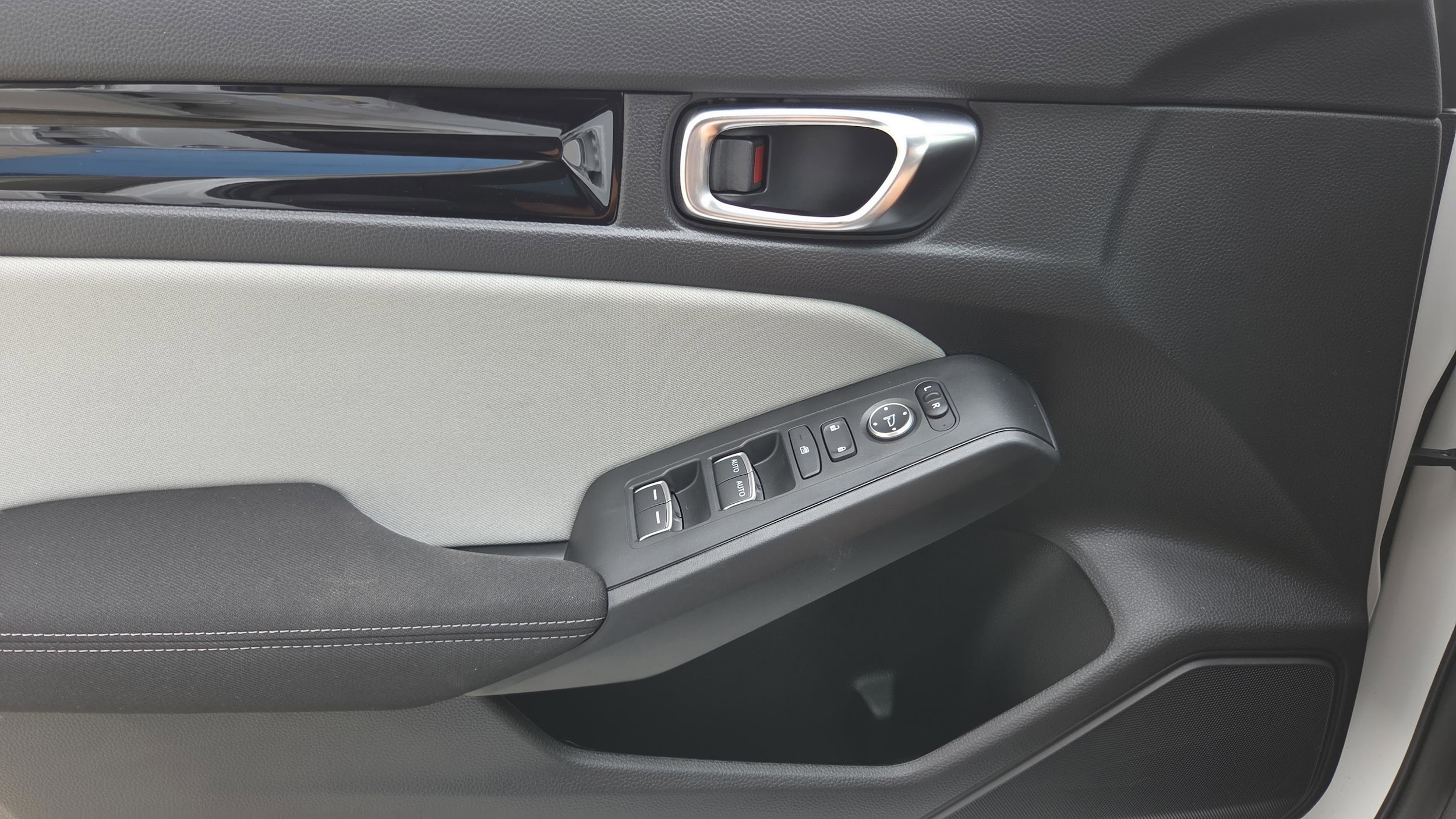 2025 Honda Civic Hatchback Sport - Photo 25