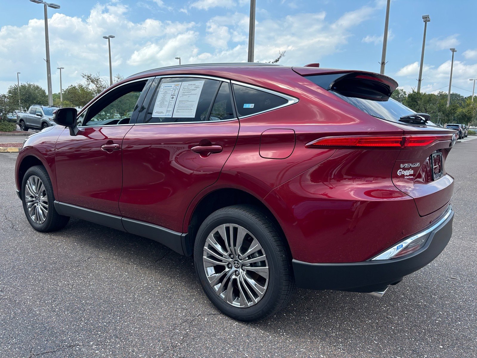 2023 Toyota Venza XLE photo 3