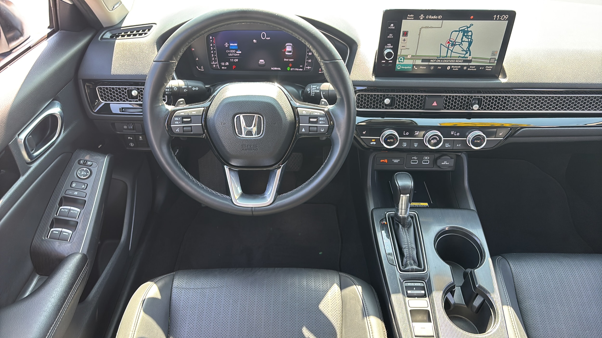 2022 Honda Civic Touring - Photo 13