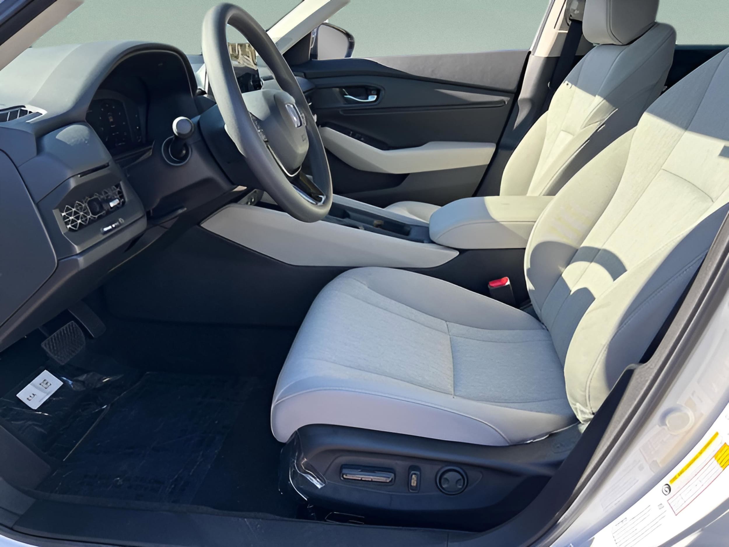 2025 Honda Accord SE - Photo 19