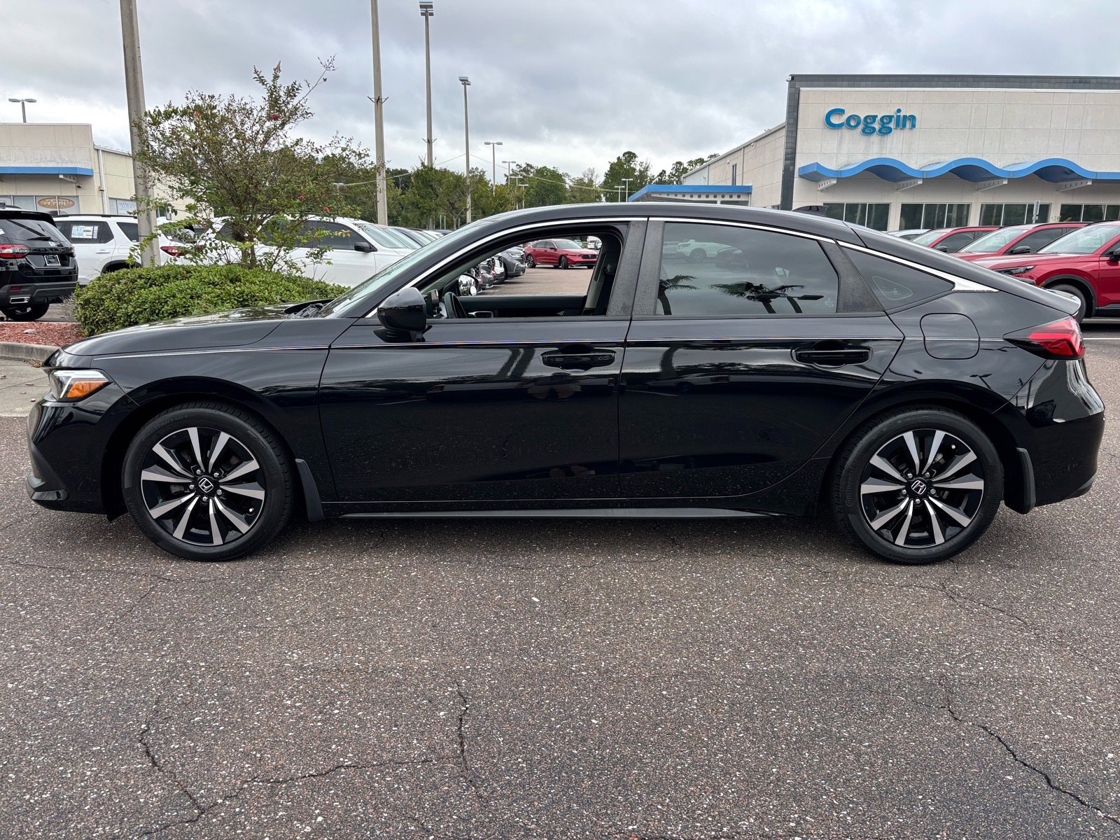 2022 Honda Civic EX-L Hatchback photo 2