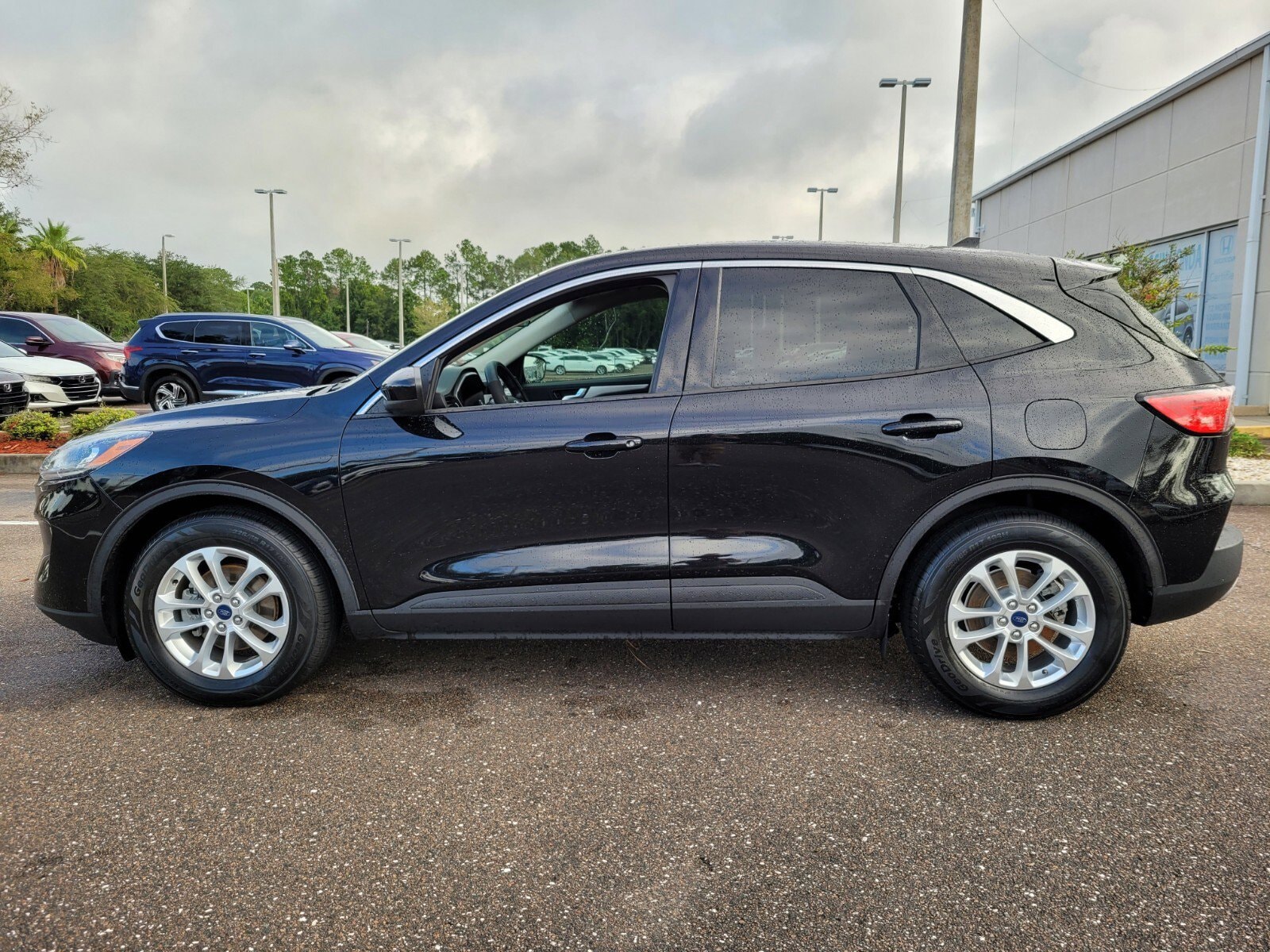 Used 2020 Ford Escape SE with VIN 1FMCU0G62LUB38711 for sale in Jacksonville, FL