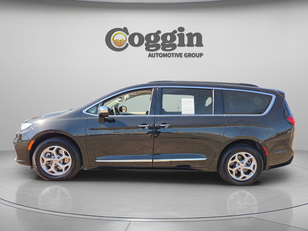 Used 2023 Chrysler Pacifica Limited Van Passenger Van