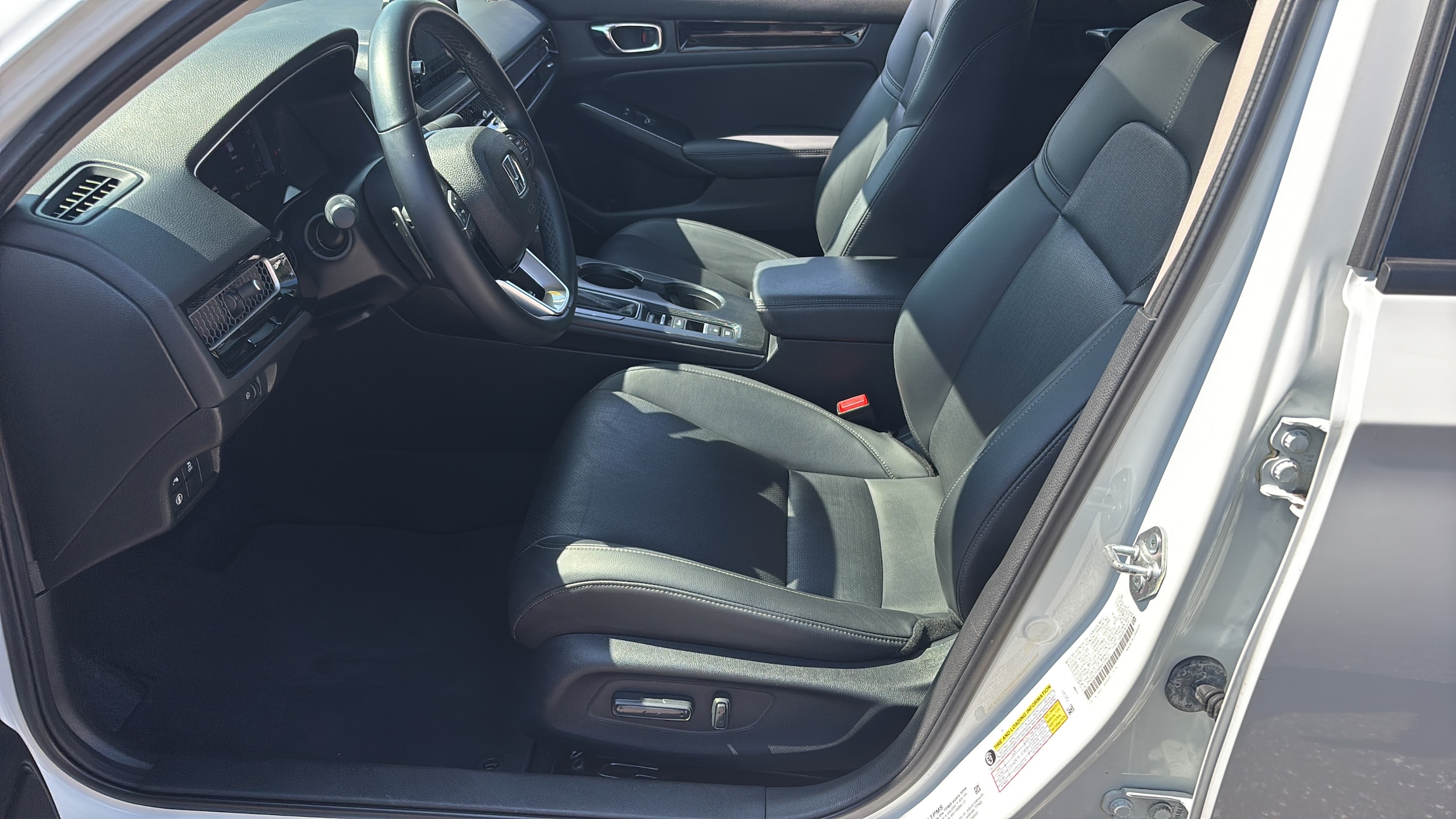 2022 Honda Civic Touring - Photo 10