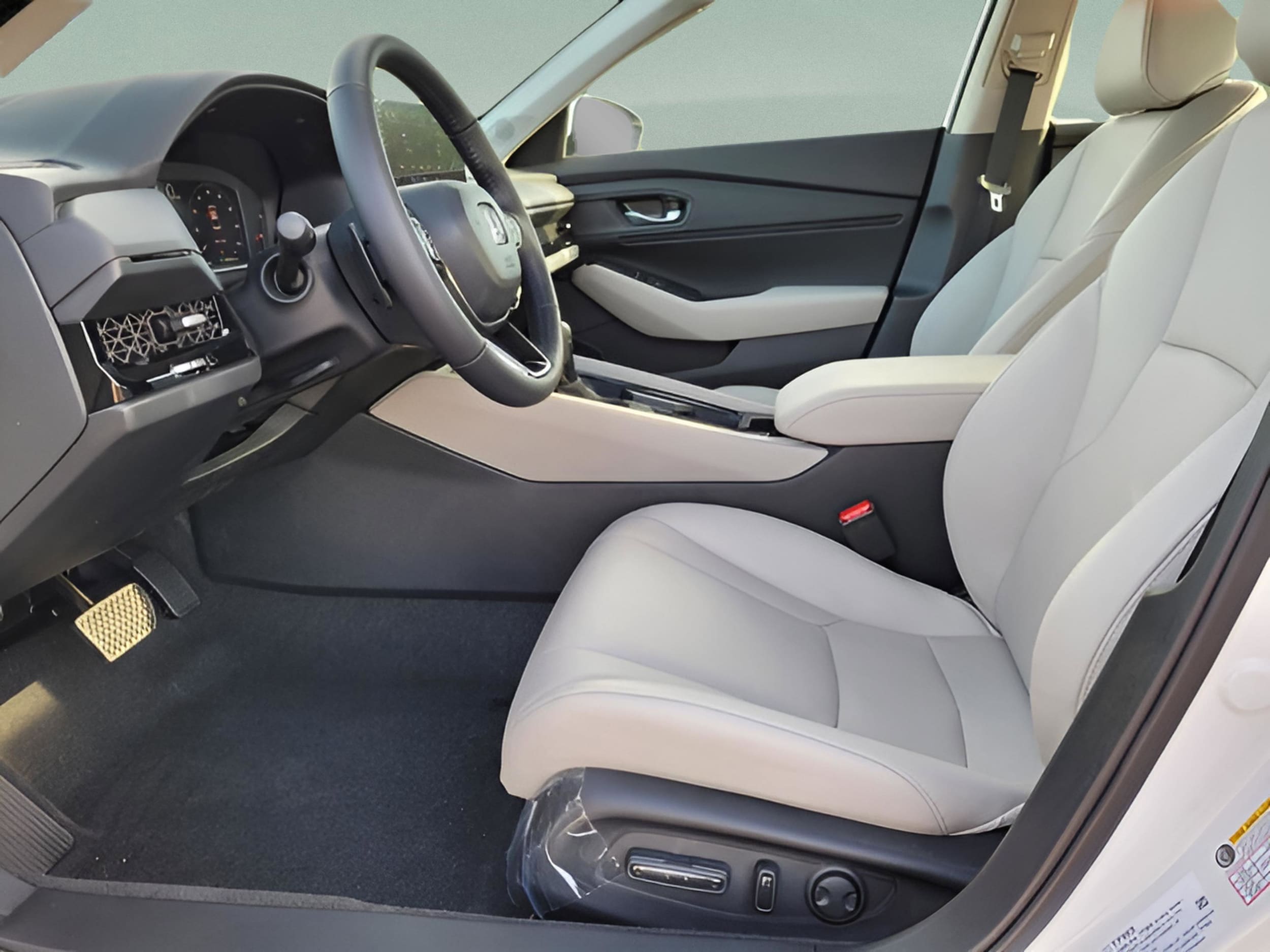 2025 Honda Accord Hybrid EX-L - Photo 24