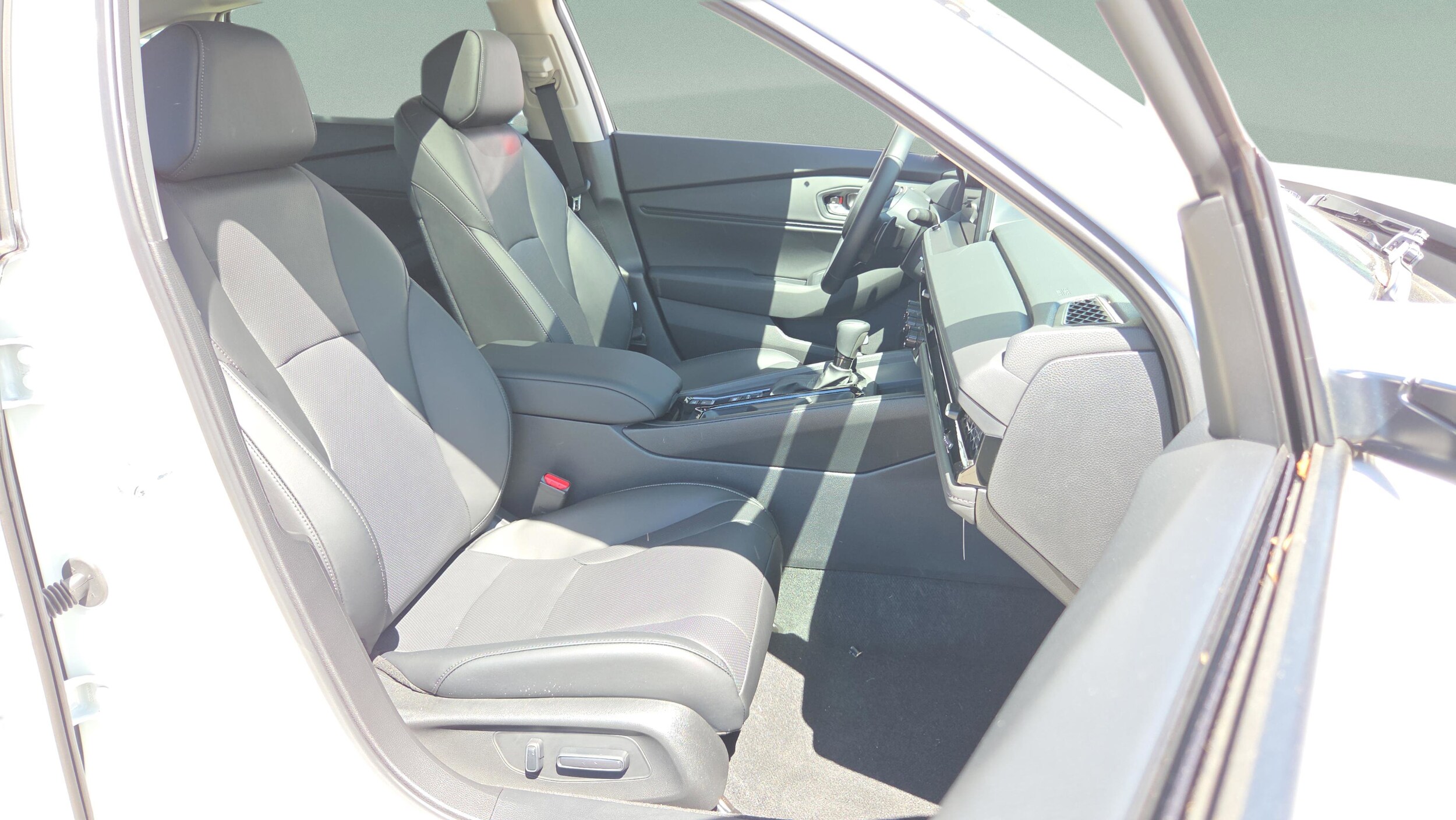 2025 Honda Accord Hybrid EX-L - Photo 16