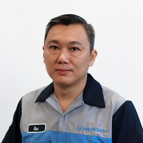 Staff member Naw Lawpi from ID_38ff4df85935