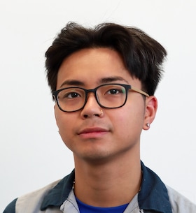 Staff member Dennis Chen from ID_38ff4df85935