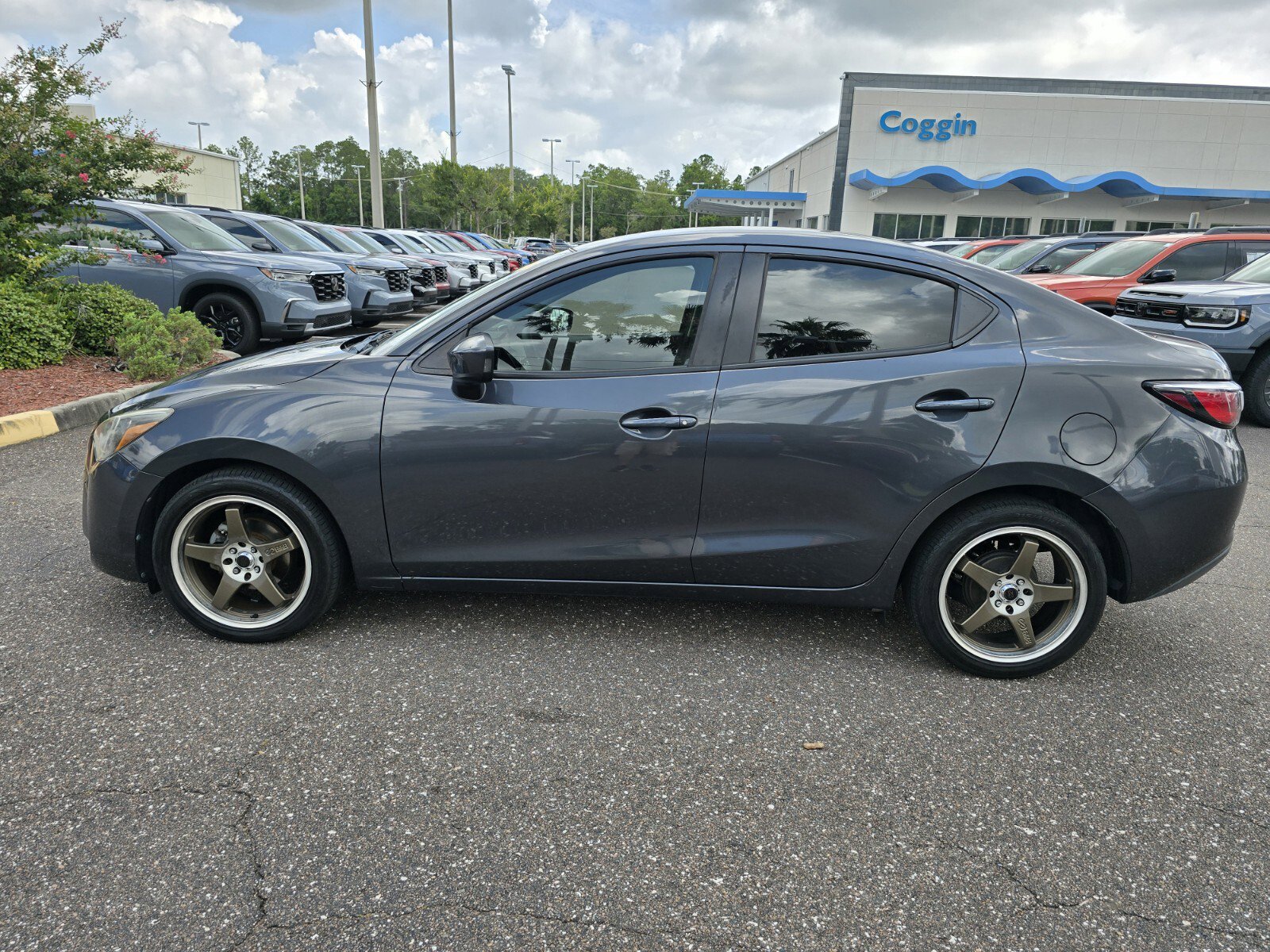 Used 2018 Toyota Yaris iA Base with VIN 3MYDLBYV2JY320014 for sale in Jacksonville, FL