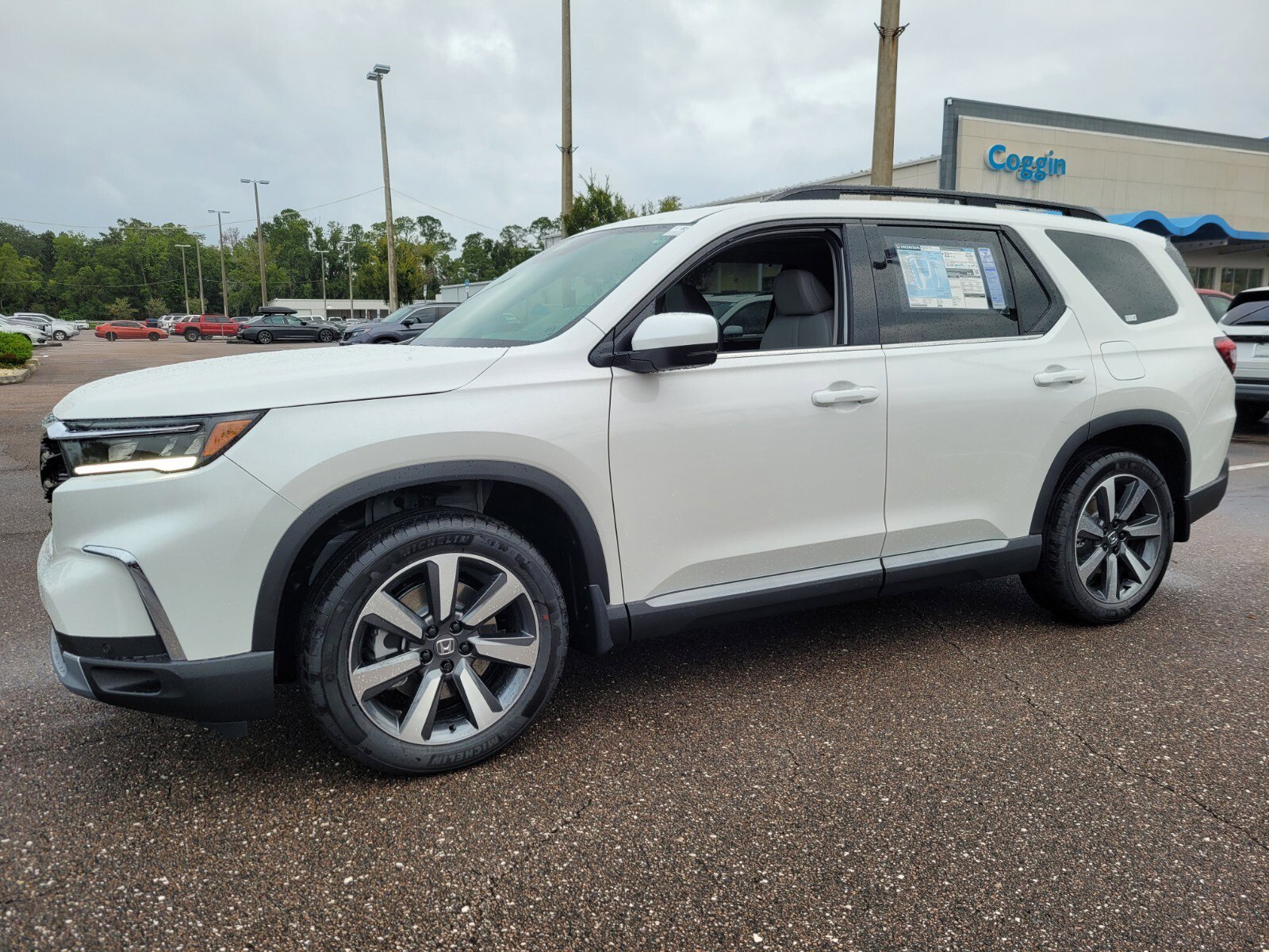 2025 Honda Pilot Touring photo 2