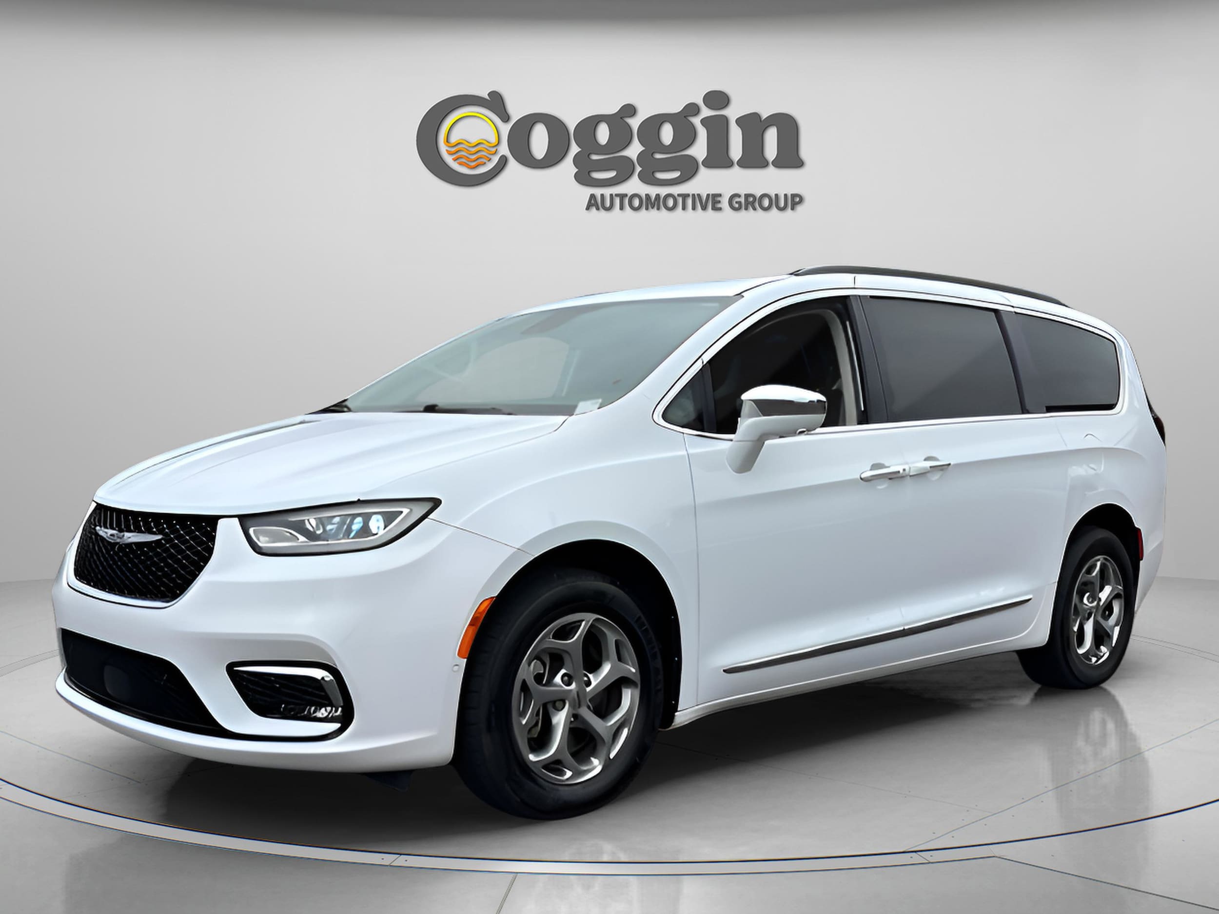 2022 Chrysler Pacifica Limited's photo