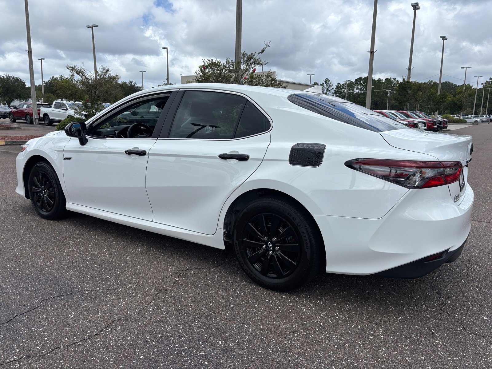 2024 Toyota Camry Hybrid LE photo 3