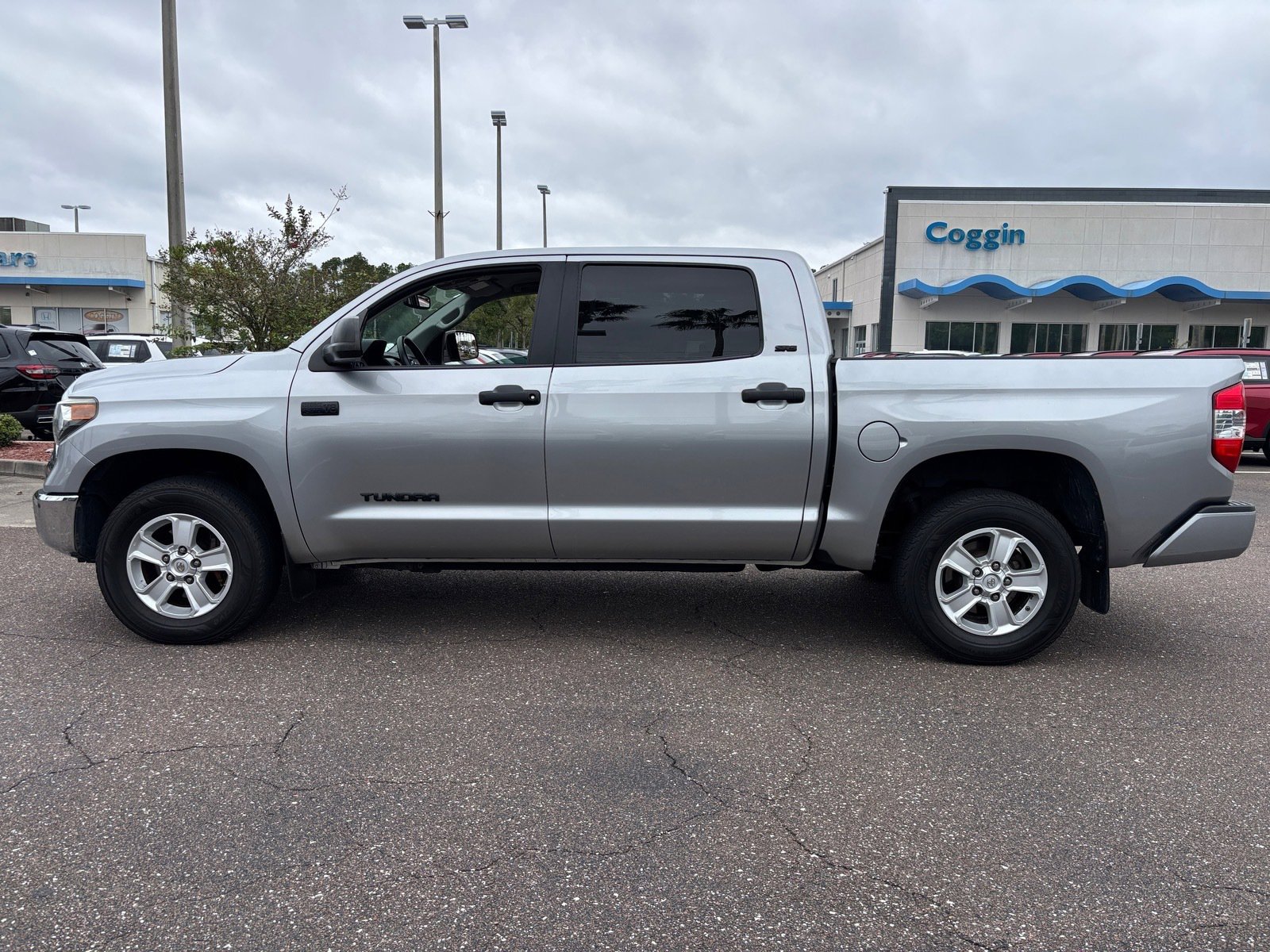 2019 Toyota Tundra SR5 Grade photo 2