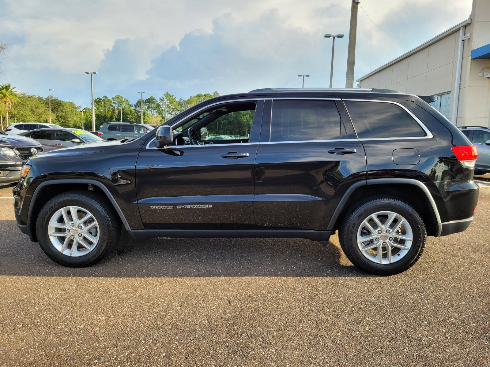 Used 2017 Jeep Grand Cherokee Laredo E with VIN 1C4RJEAG1HC634540 for sale in Jacksonville, FL