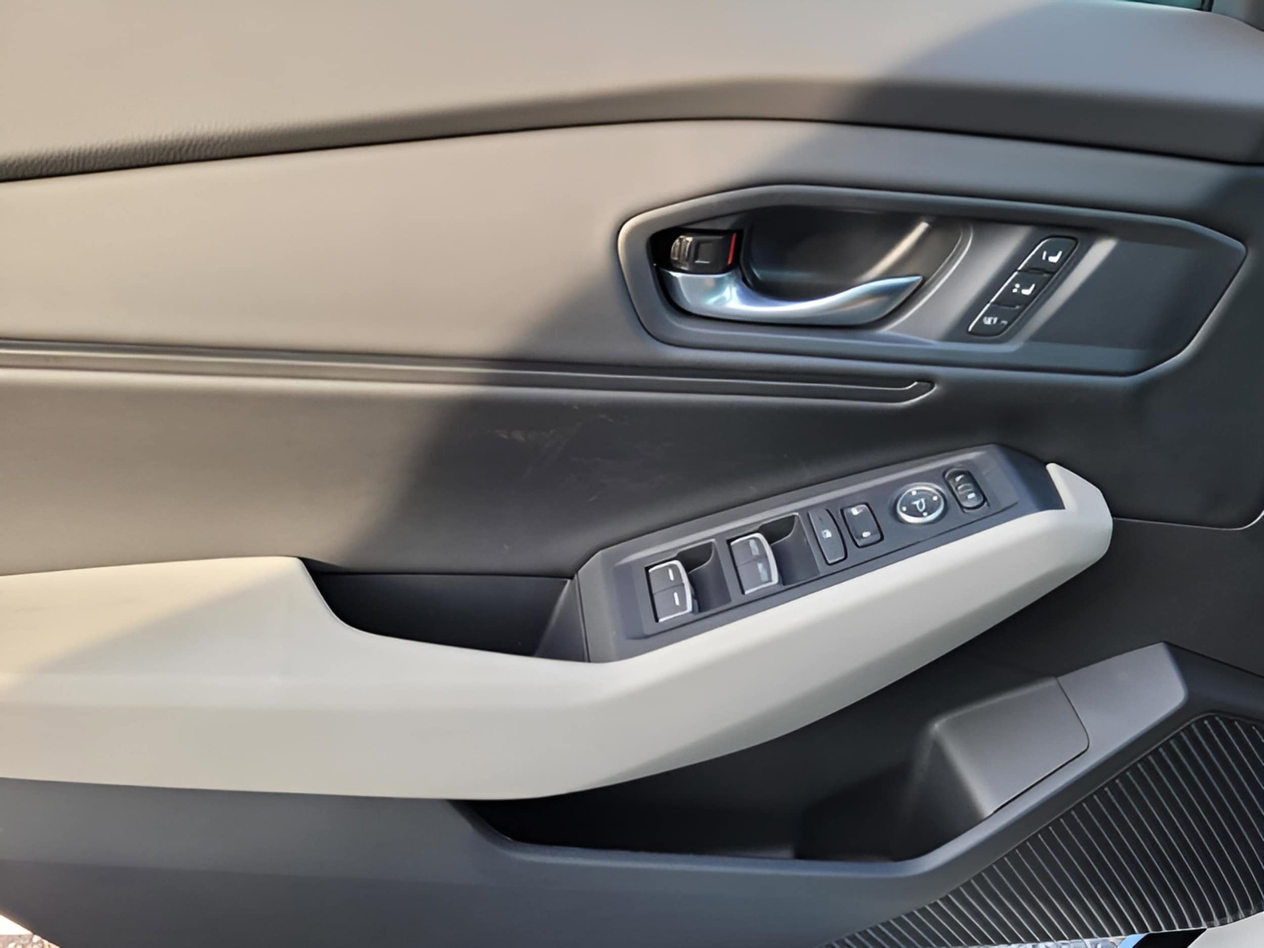 2025 Honda Accord Hybrid EX-L - Photo 22