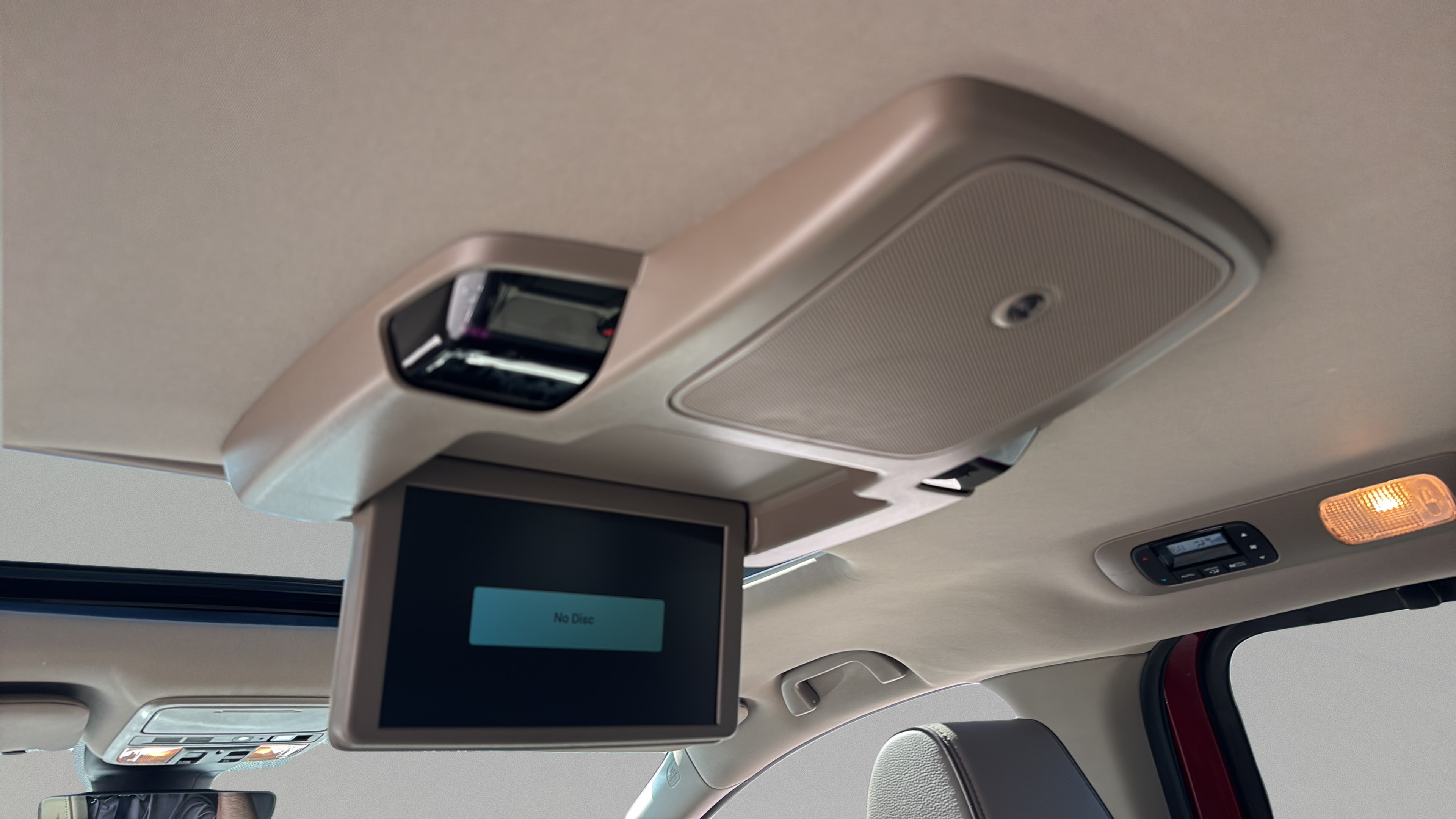 2024 Honda Odyssey Elite - Photo 16