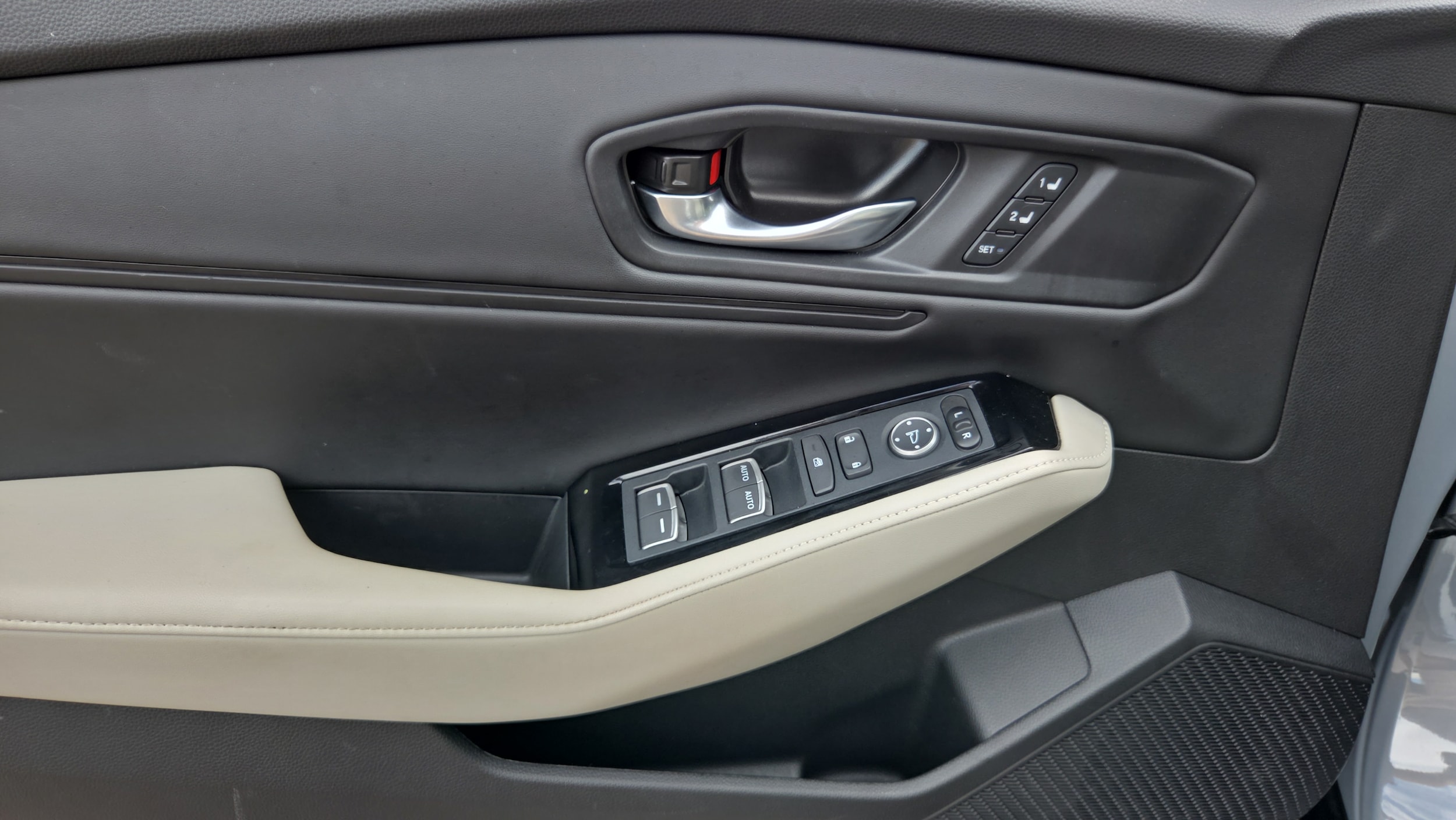2025 Honda Accord Hybrid Touring - Photo 25