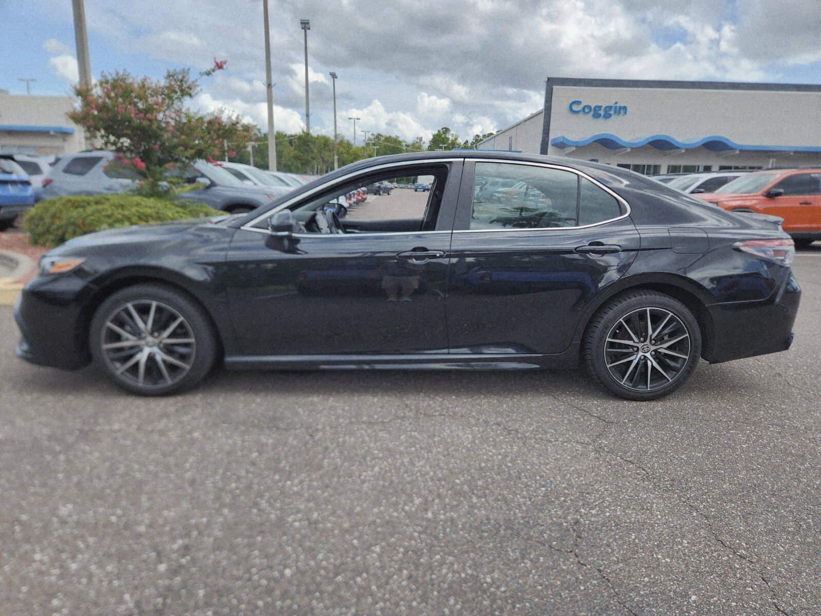 Used 2023 Toyota Camry SE with VIN 4T1G11AKXPU760422 for sale in Jacksonville, FL