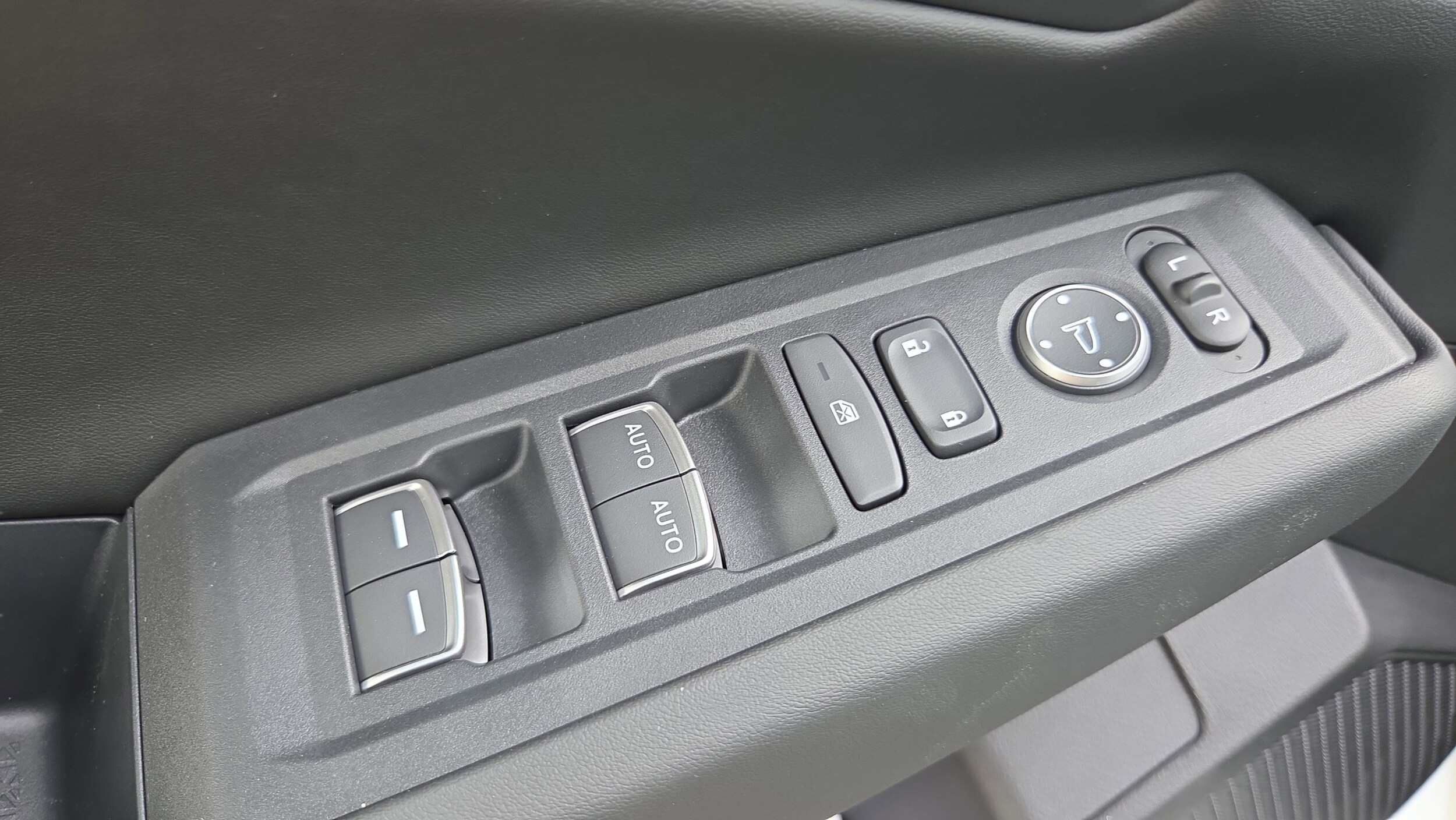 2025 Honda Accord Hybrid EX-L - Photo 26