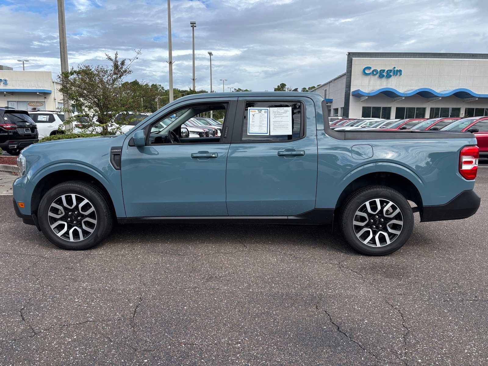 2023 Ford Maverick Lariat photo 2