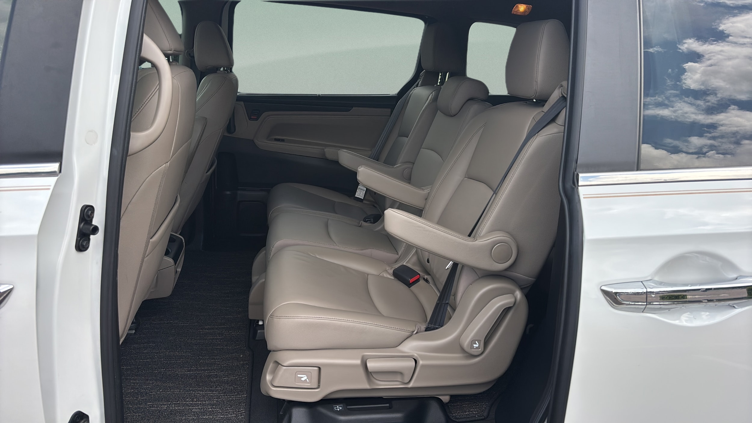 2021 Honda Odyssey EX-L - Photo 12